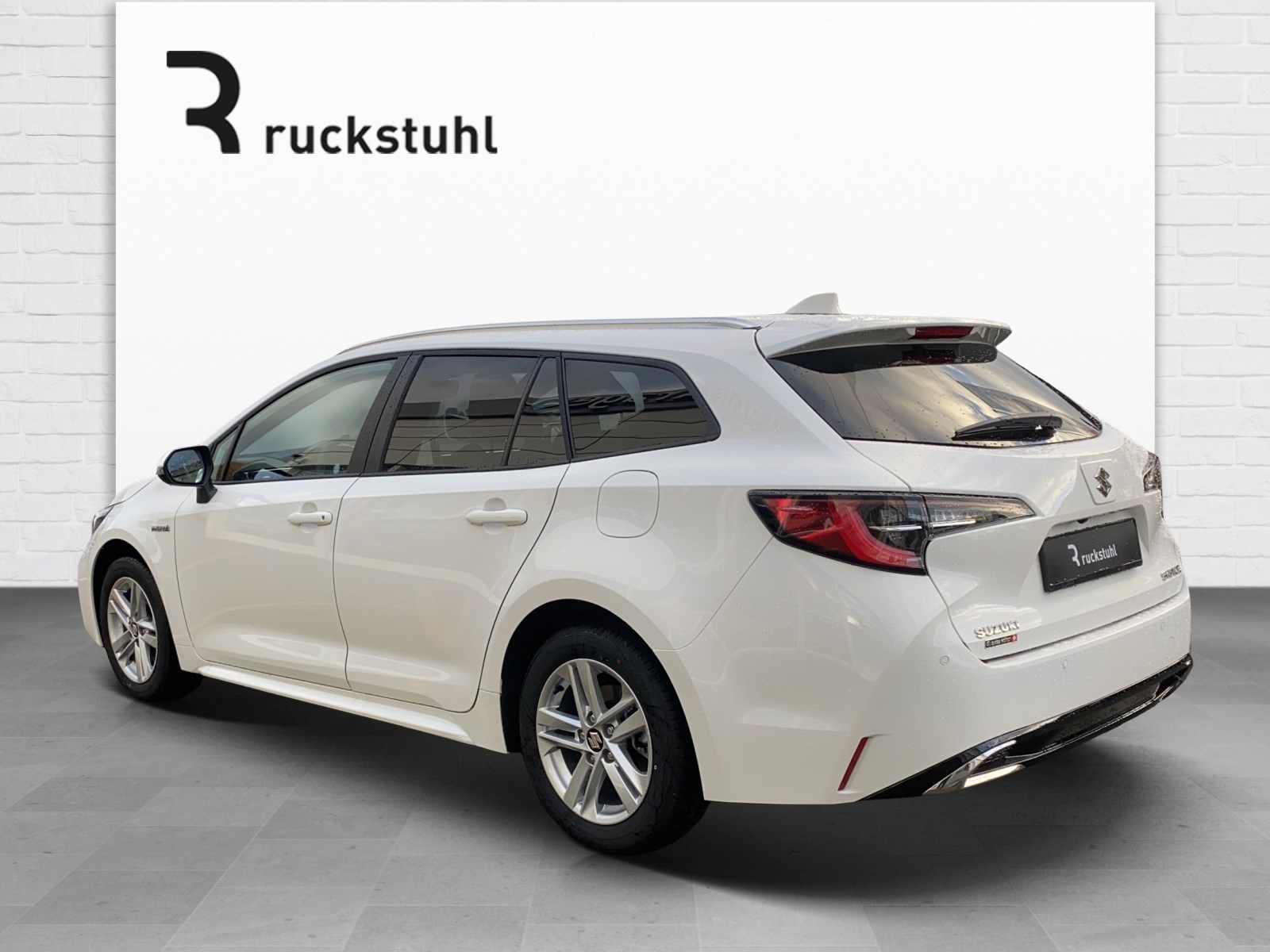 SUZUKI Swace 1.8 Compact Top Hybrid-showroom-element-3