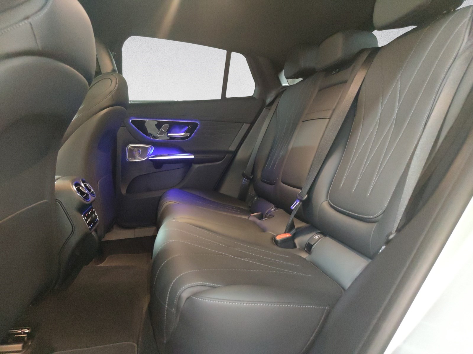 MERCEDES-BENZ GLC 400 e AMG Line 4Matic Coupé-image-12