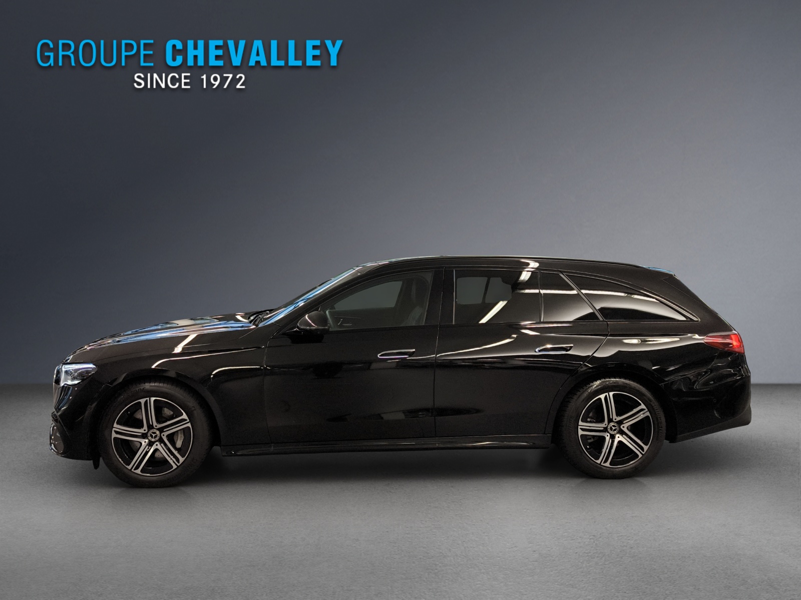 MERCEDES-BENZ E 220 d T 4M 9G-Tronic-showroom-element-2