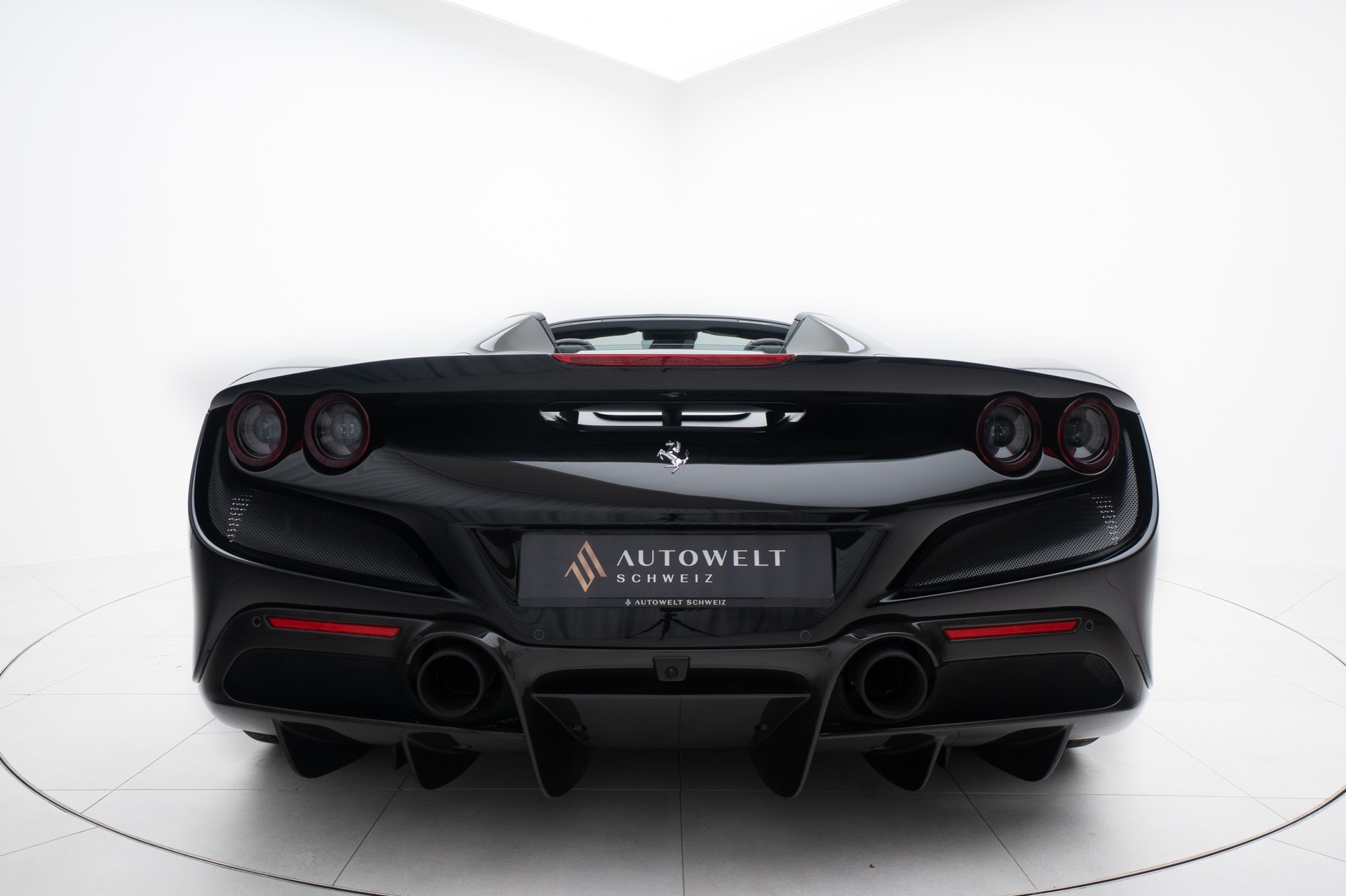 FERRARI F8 Spider-showroom-element-3