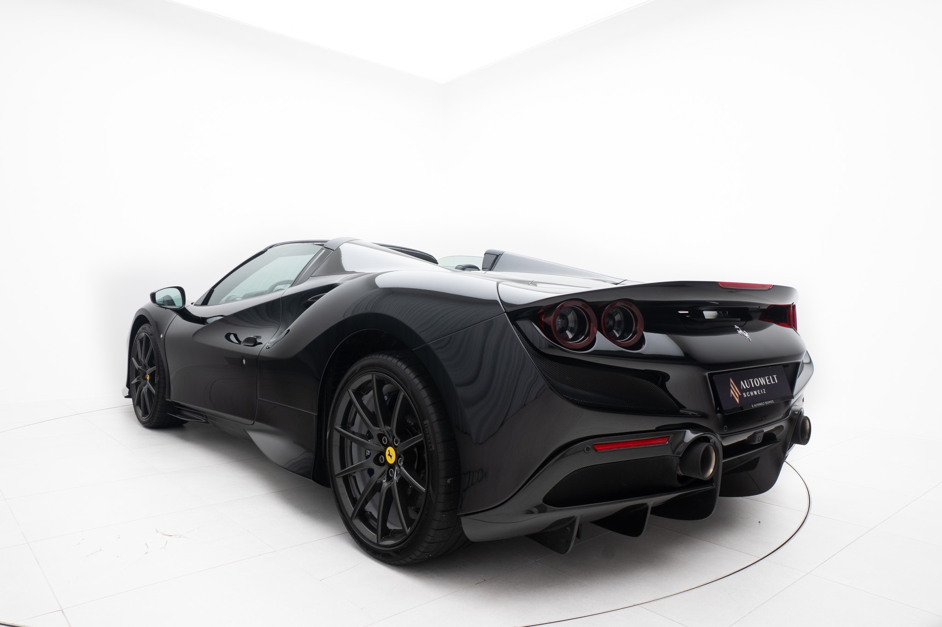 FERRARI F8 Spider-showroom-element-2