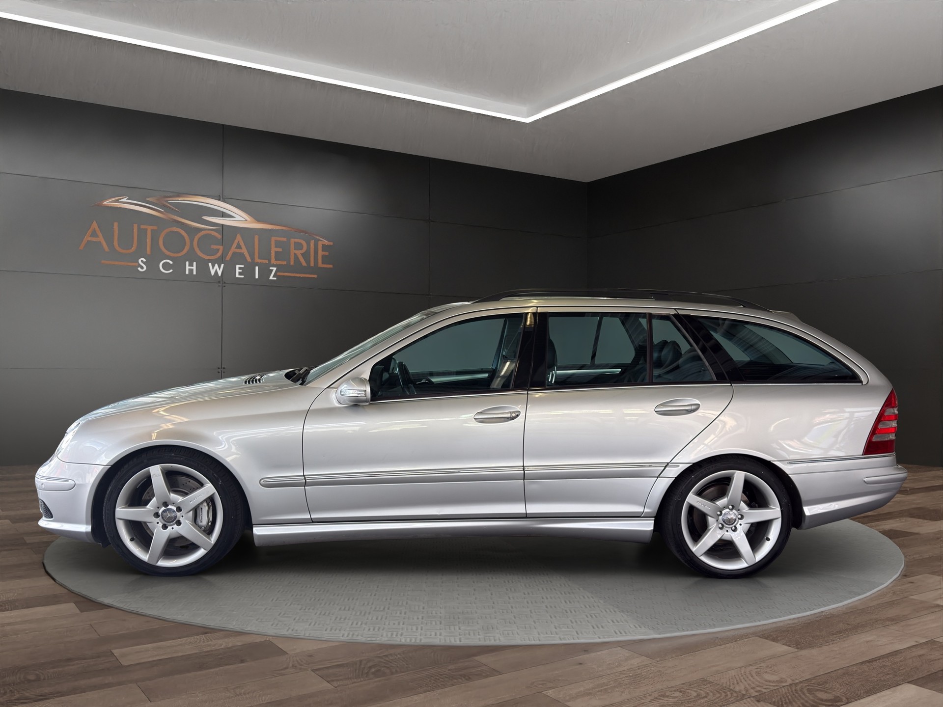 MERCEDES-BENZ C 55 AMG Automatic | CH Fahrzeug | Nur 595 Stück gebaut | Top Zustand |-showroom-element-2