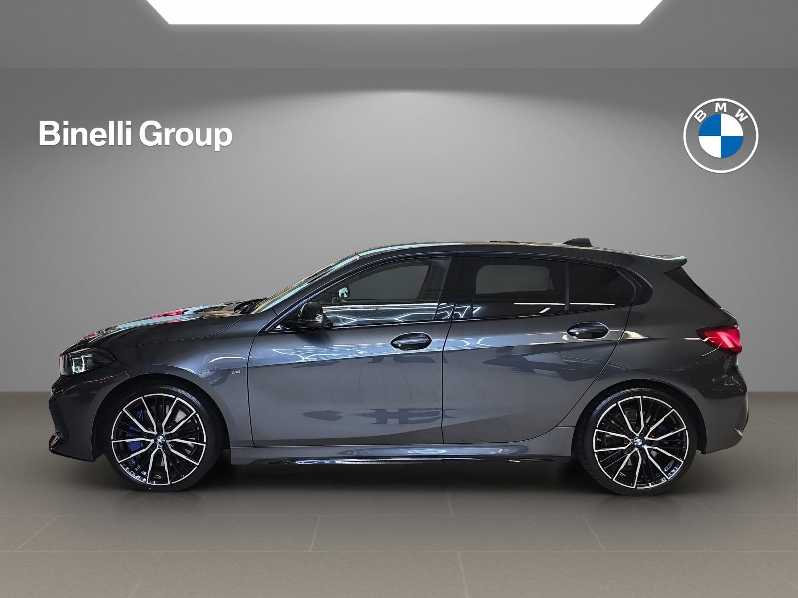 BMW M135i xDrive-showroom-element-1
