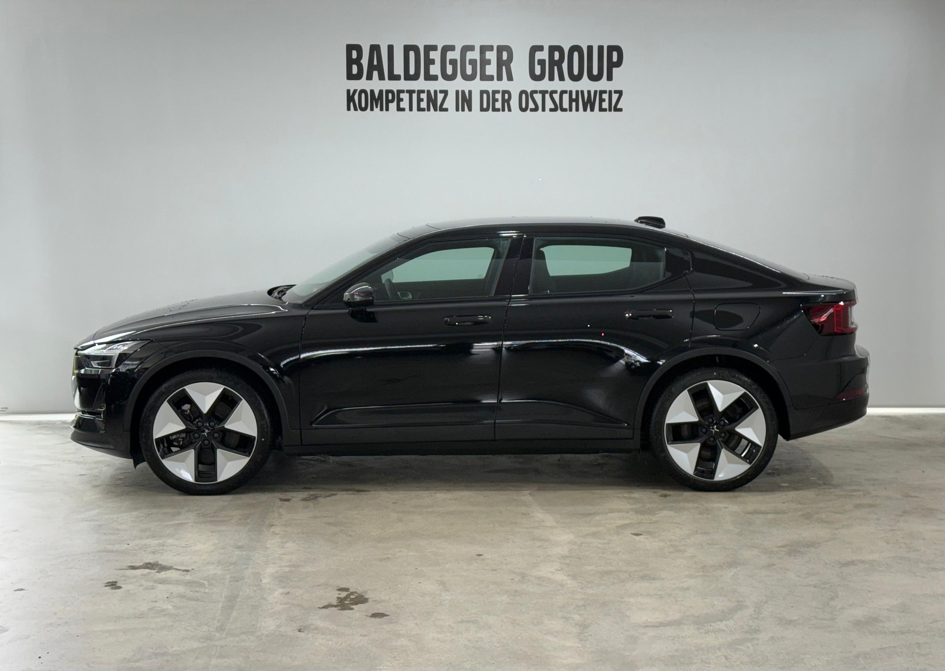POLESTAR 2 Long Range Dual Motor-showroom-element-1
