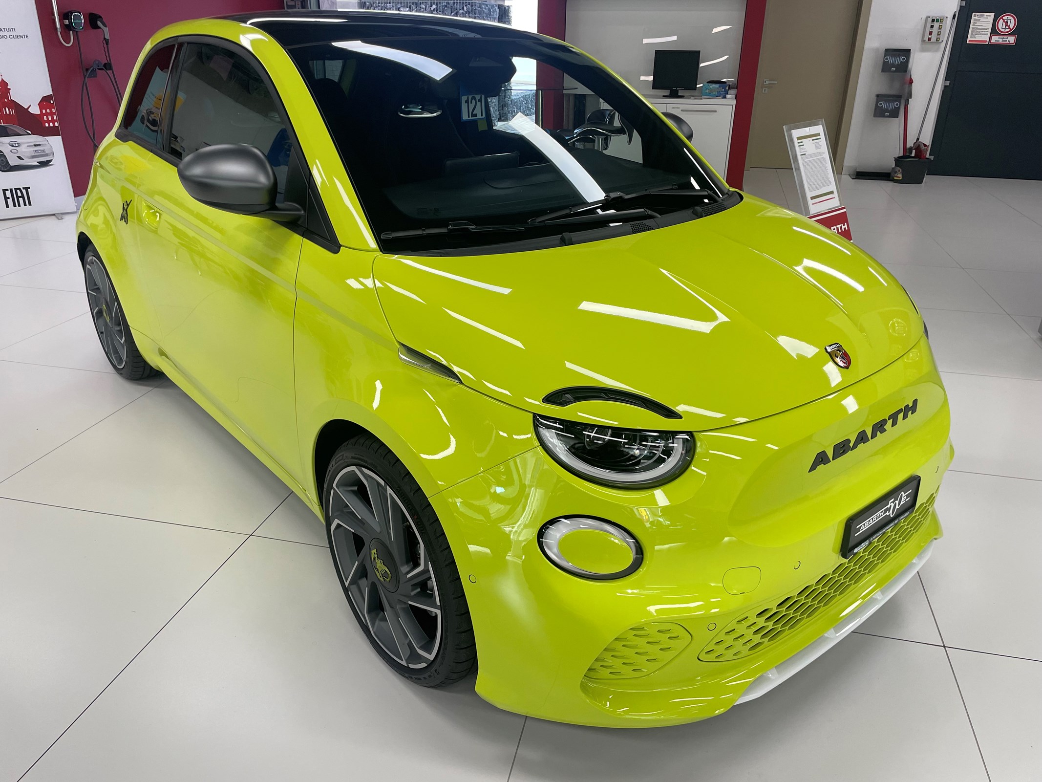 FIAT Abarth 500e Scorpionissima (Kleinwagen) Fiat FIAT Abarth 500e Scorpionissima (Kleinwagen)