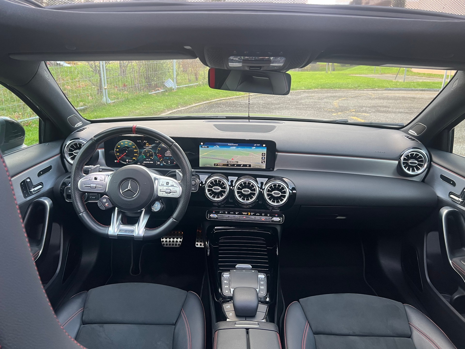 MERCEDES-BENZ A 35 AMG 4Matic Speedshift-image-3