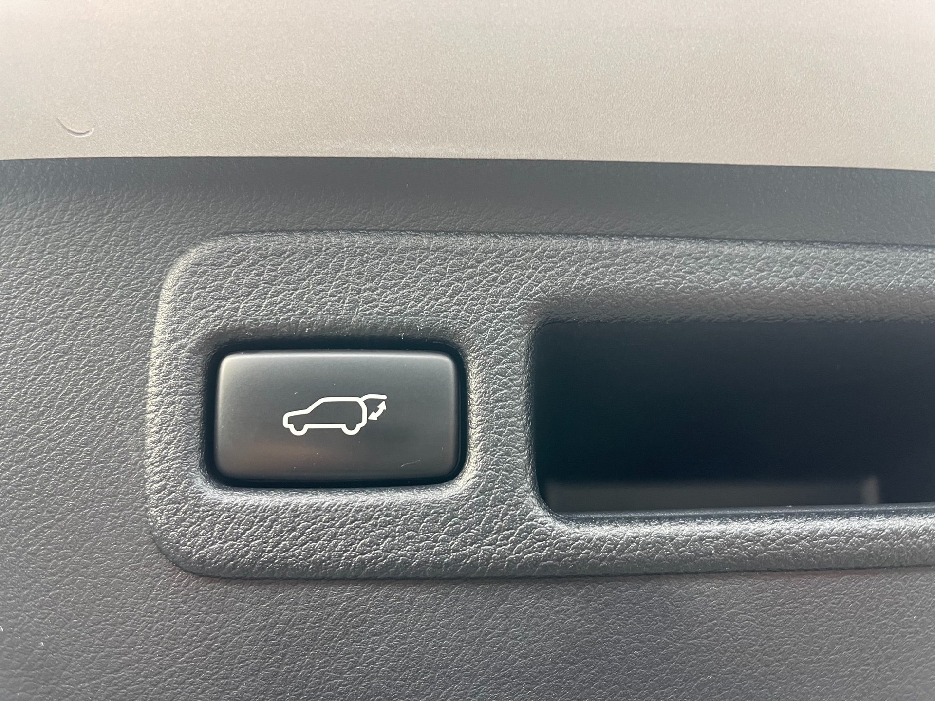LEXUS NX 300h F-Sport E-Four Automatic-showroom-element-3