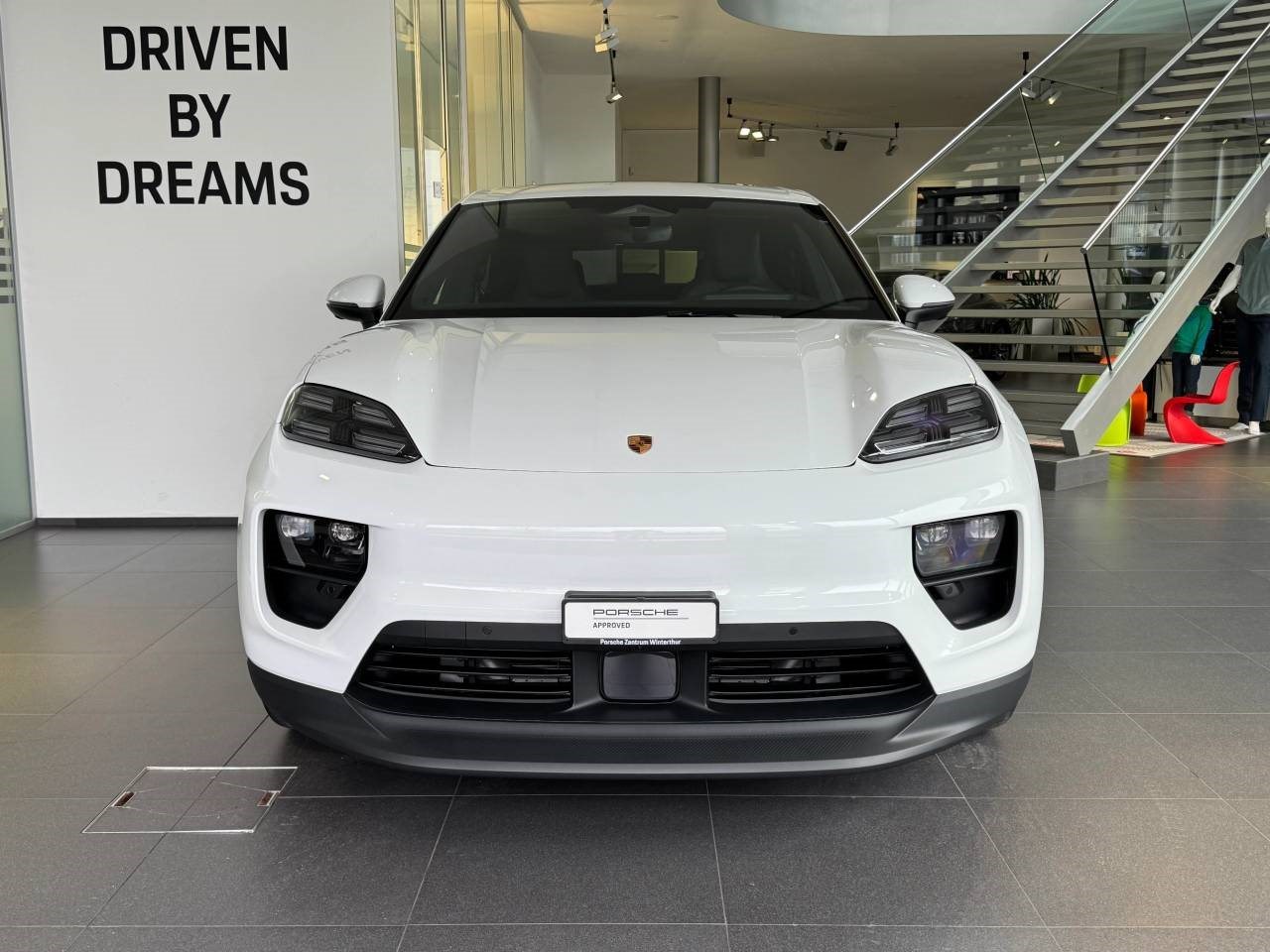 PORSCHE MACAN-showroom-element-3