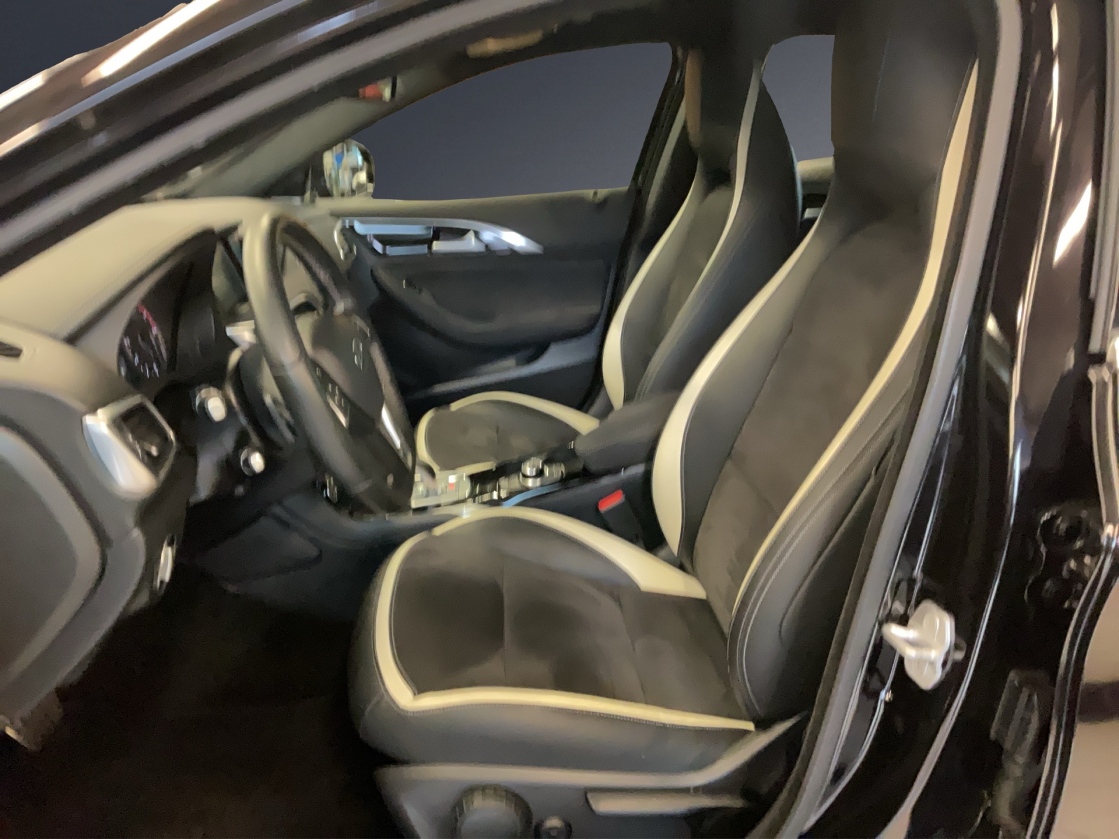 INFINITI Q30 2.0t Sport AWD-image-7