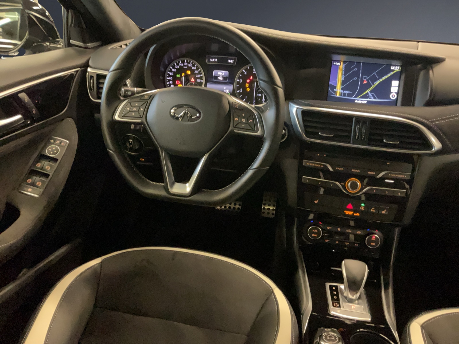 INFINITI Q30 2.0t Sport AWD-image-5