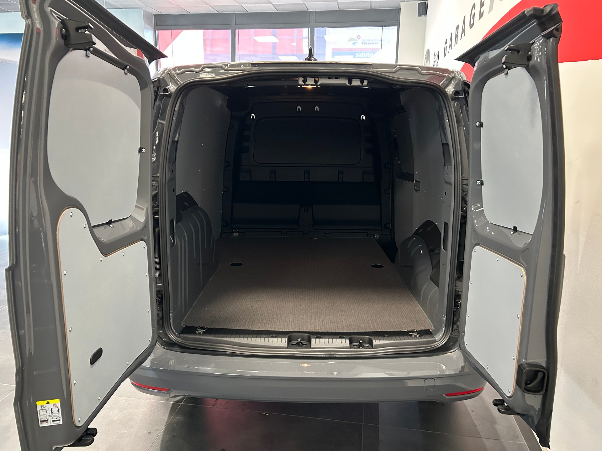 VW Caddy Cargo 1.5TSI Maxi DSG-image-15