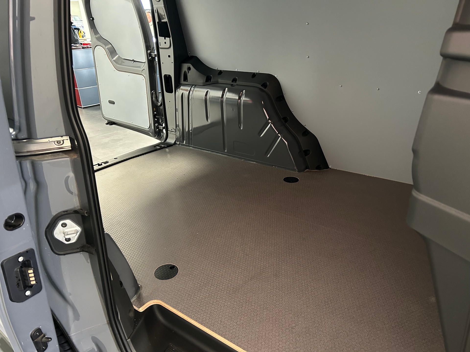 VW Caddy Cargo 1.5TSI Maxi DSG-image-17