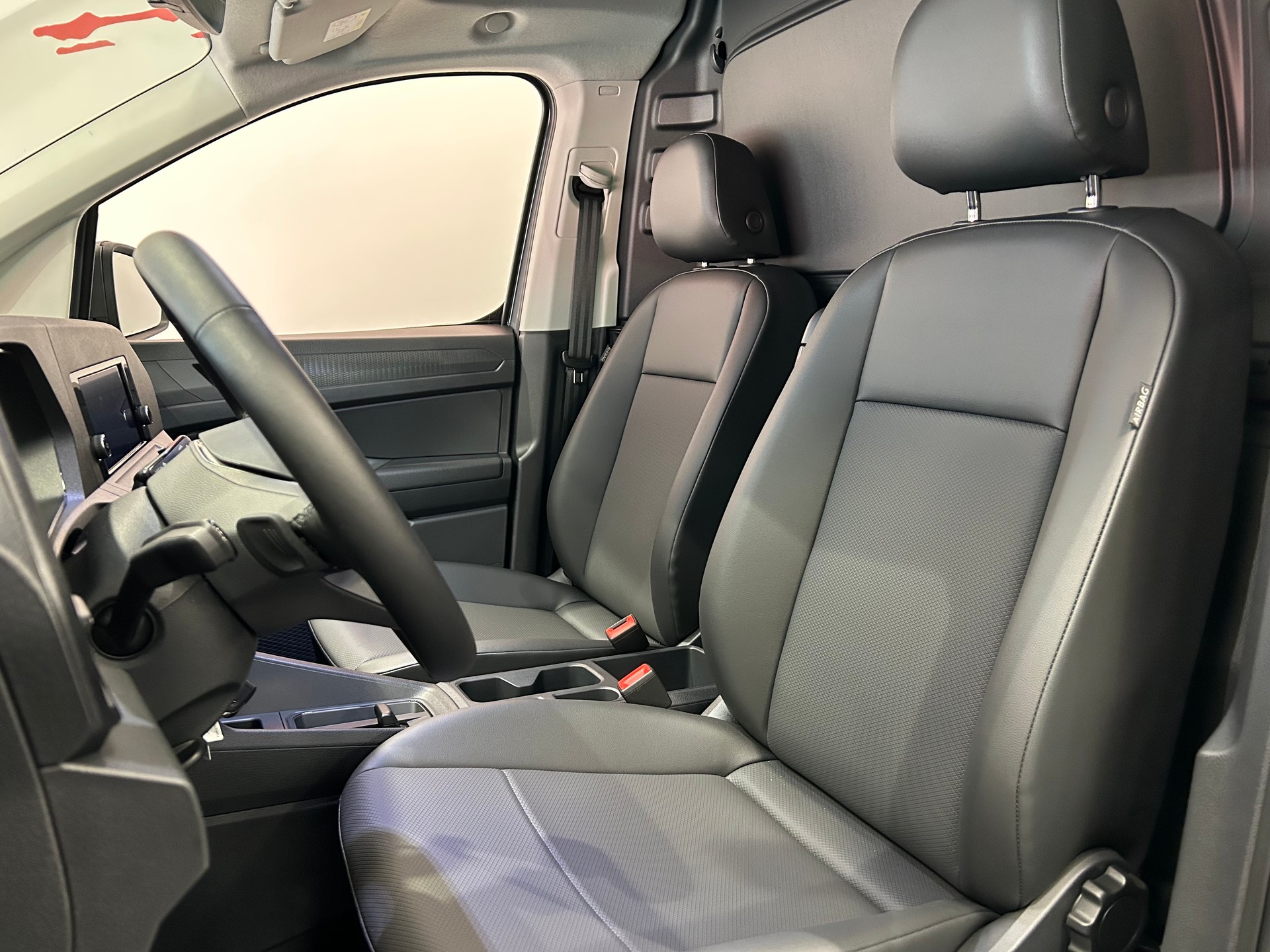 VW Caddy Cargo 1.5TSI Maxi DSG-image-8