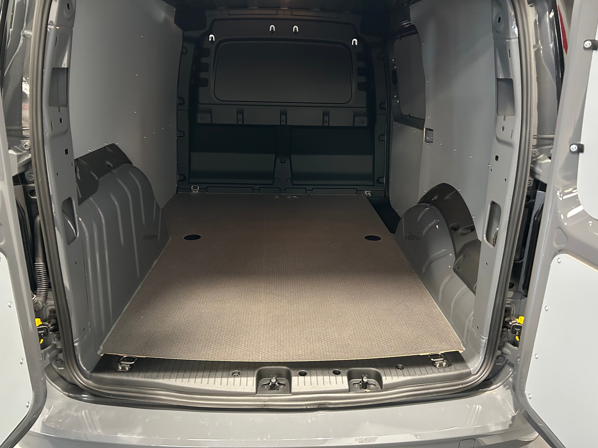 VW Caddy Cargo 1.5TSI Maxi DSG-image-16