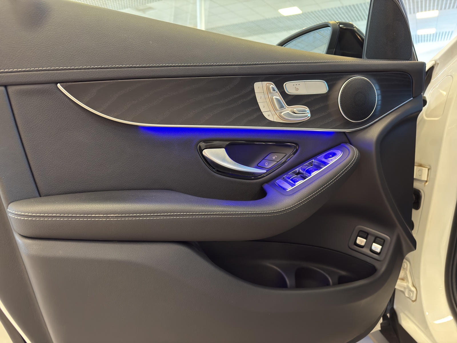 Image MERCEDES-BENZ GLC-300 GLC 300 e AMG Line 4Matic 9G-Tronic