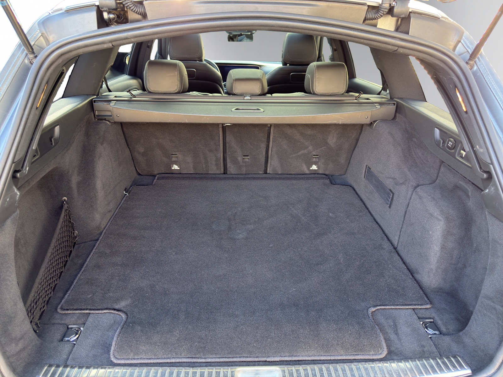 Image MERCEDES-BENZ E-220 E 220 d Swiss Star AMG 4M