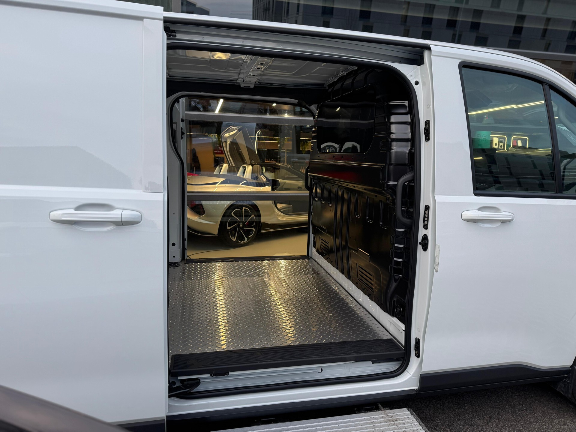 MAXUS Deliver 7 fourg. L2H1 2.0 TD-showroom-element-1