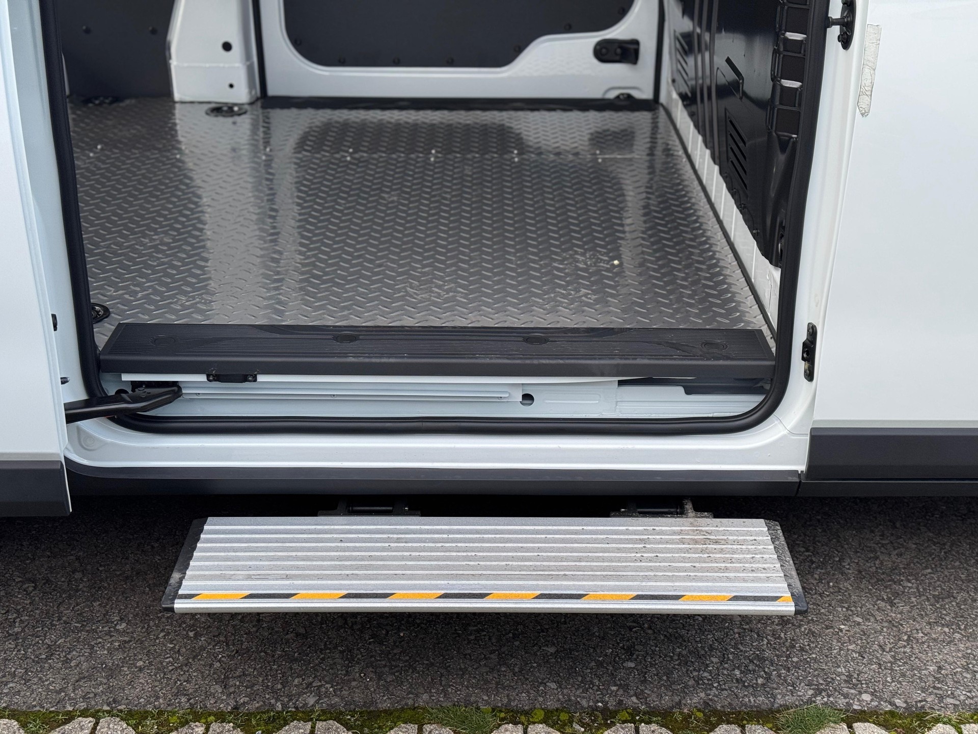 MAXUS Deliver 7 fourg. L2H1 2.0 TD-showroom-element-3