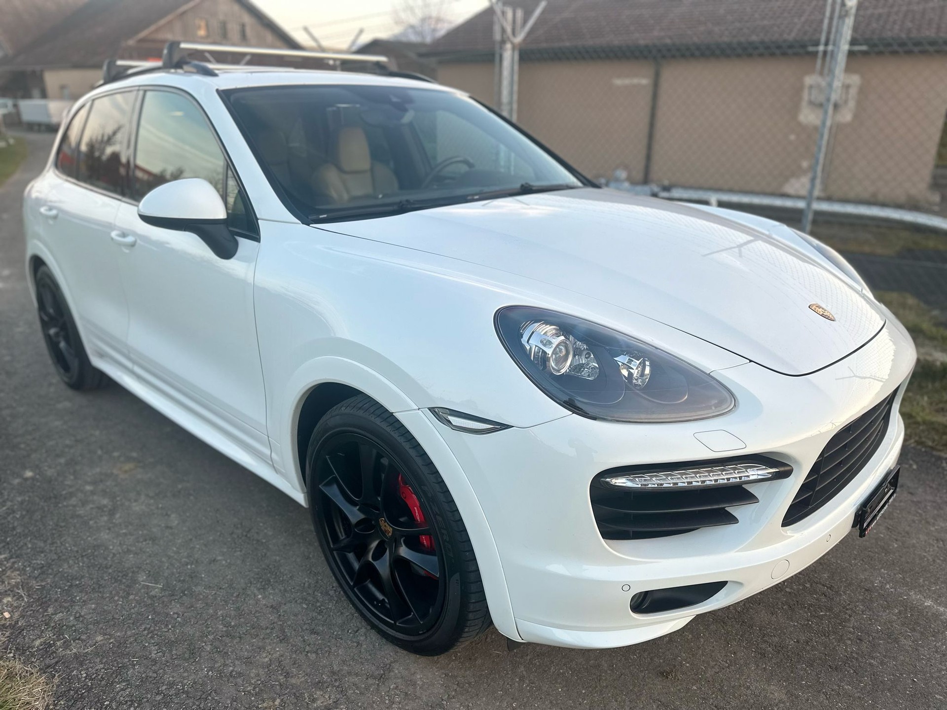 PORSCHE Cayenne GTS-showroom-element-3