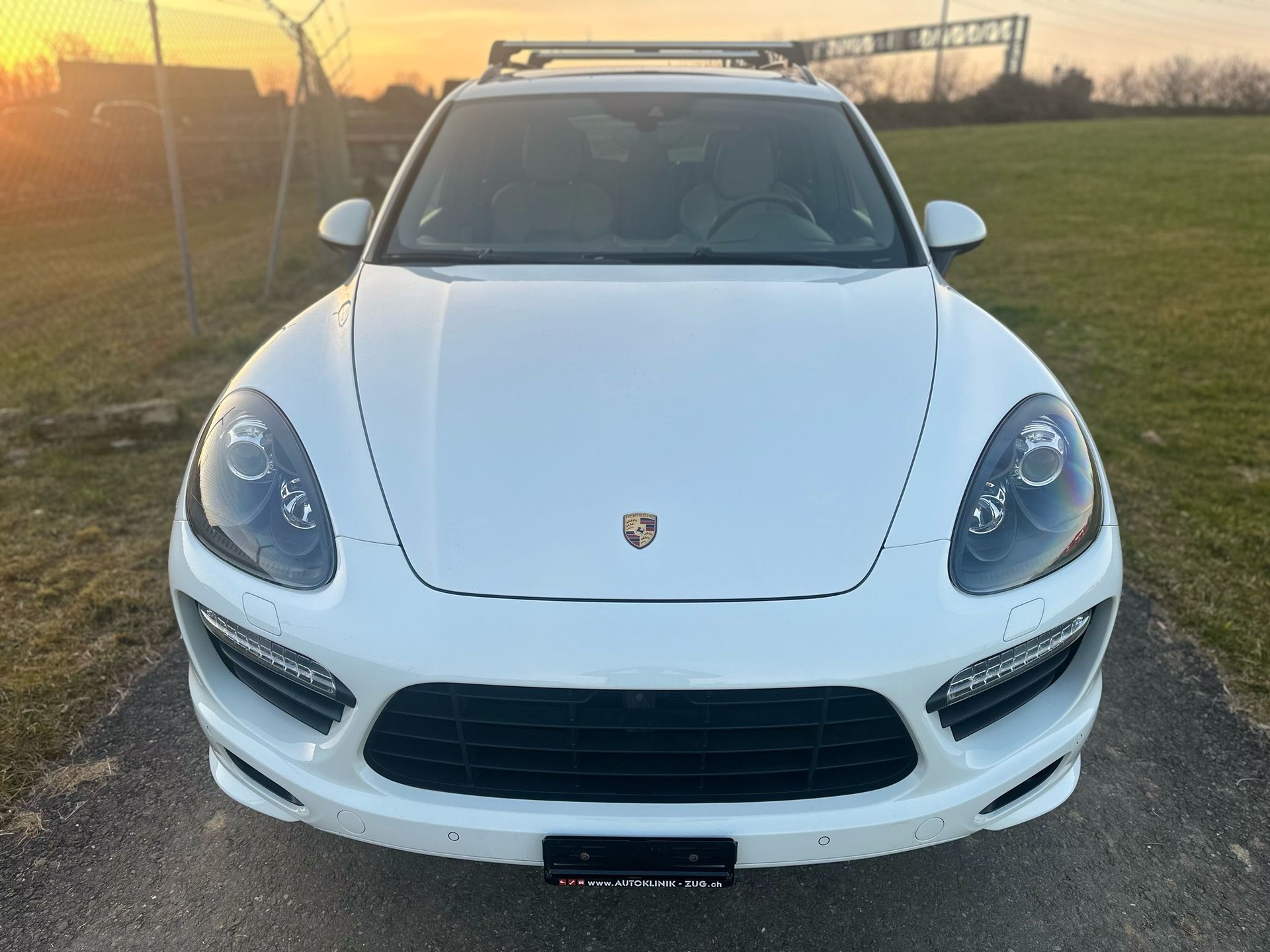 PORSCHE Cayenne GTS-showroom-element-2