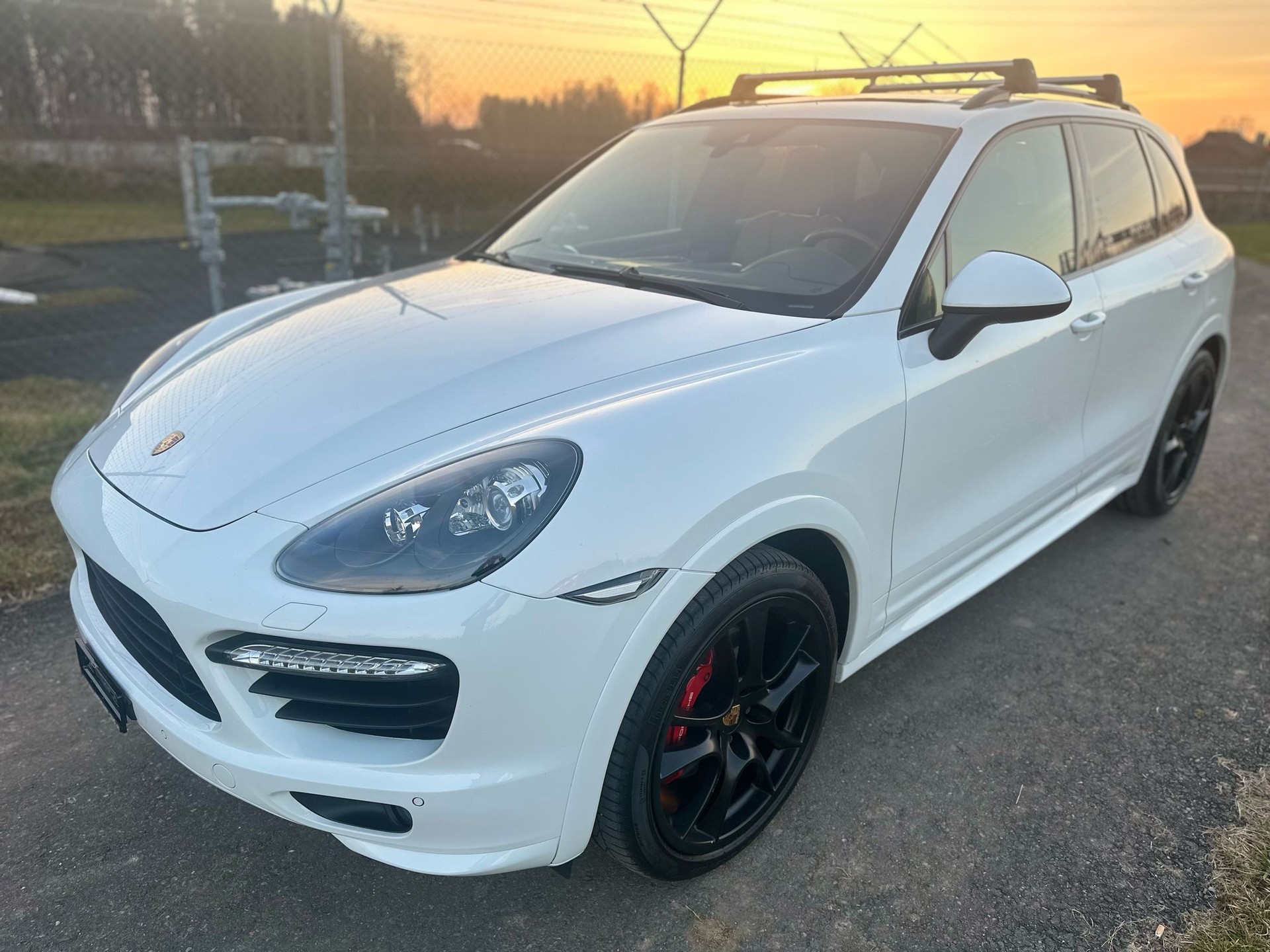 PORSCHE Cayenne GTS-showroom-element-1
