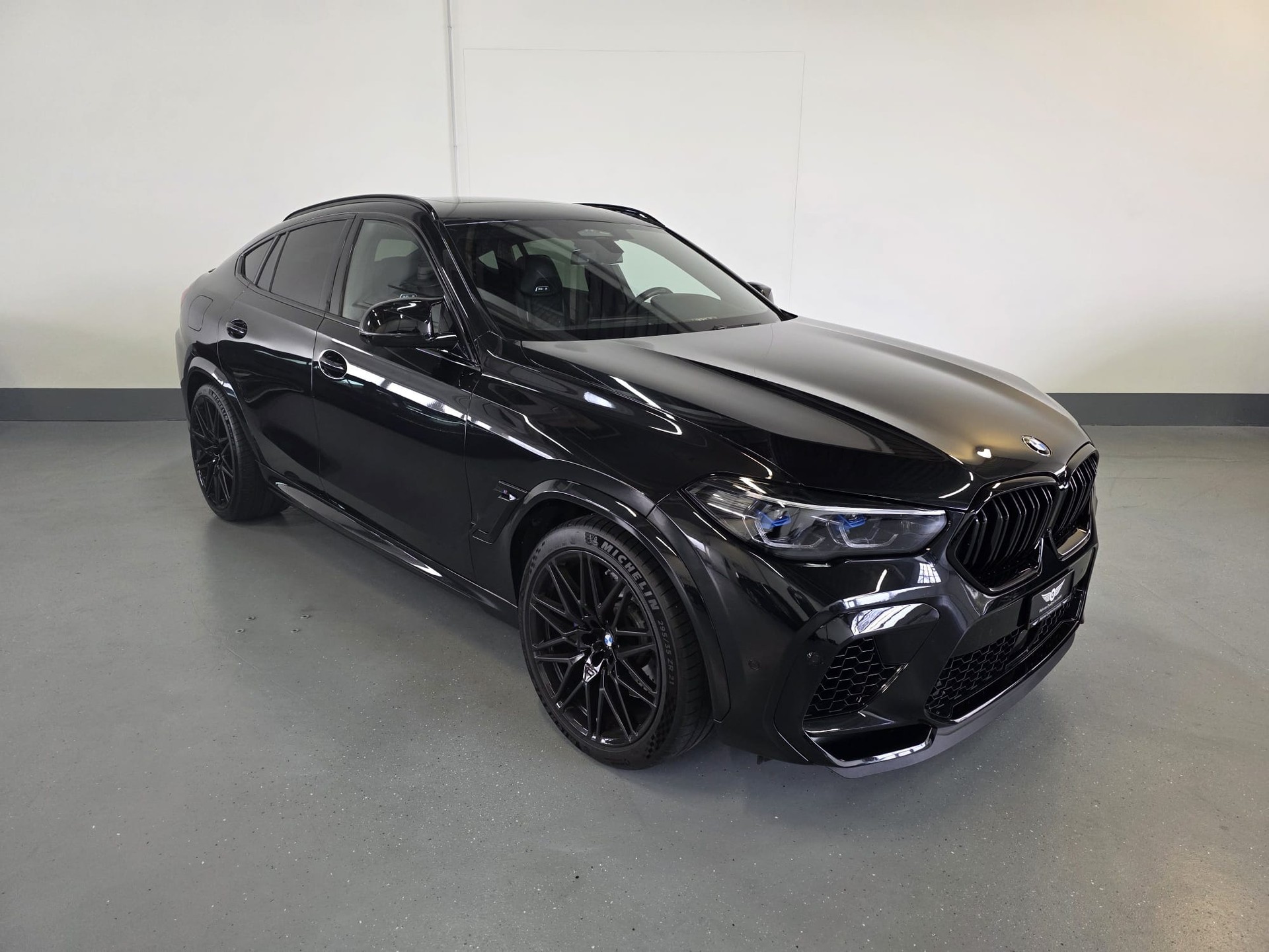 BMW X6M Steptronic M Competition-showroom-element-1