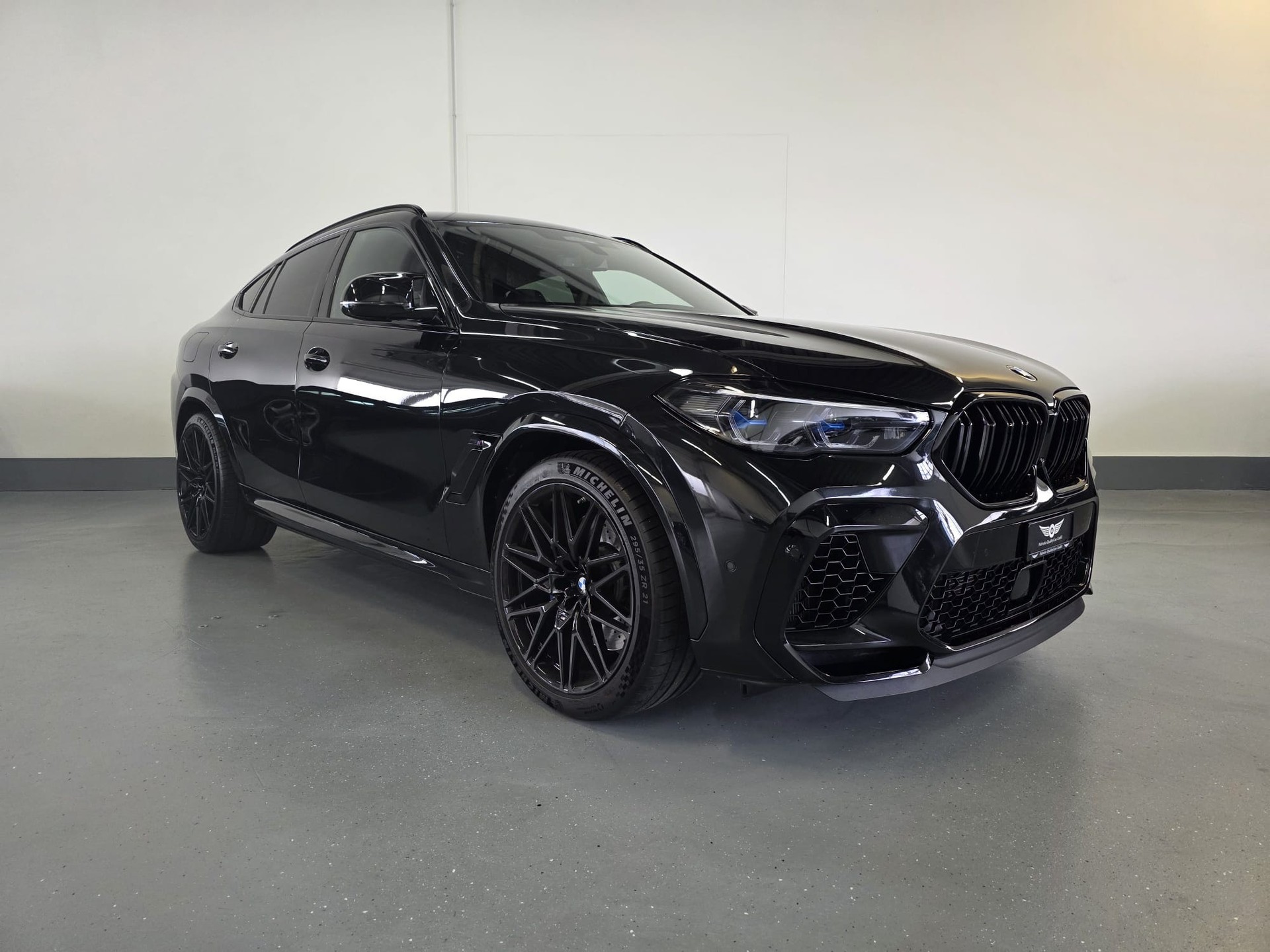 BMW X6M Steptronic M Competition-showroom-element-2