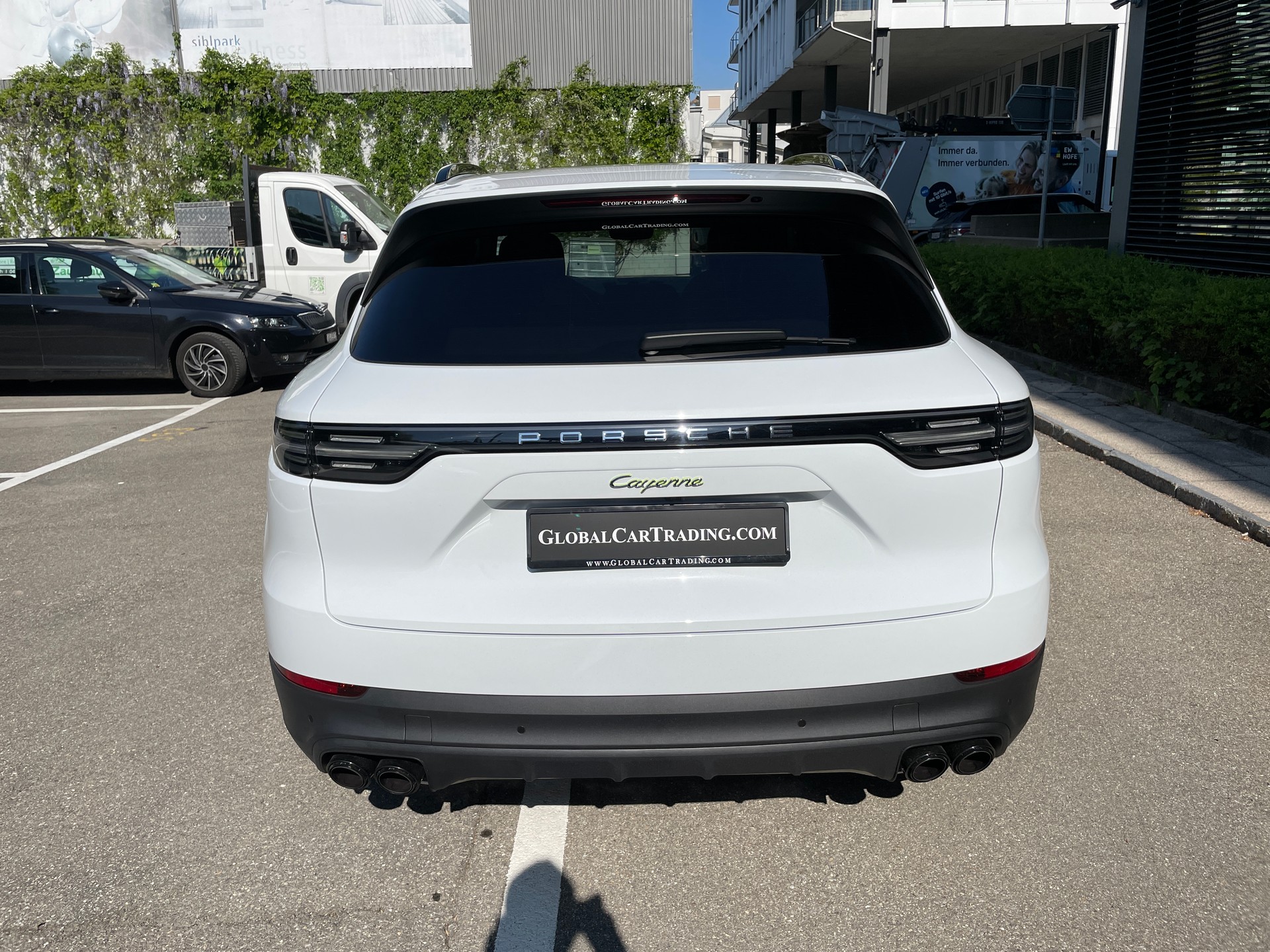 PORSCHE Cayenne E-Hybrid-showroom-element-3