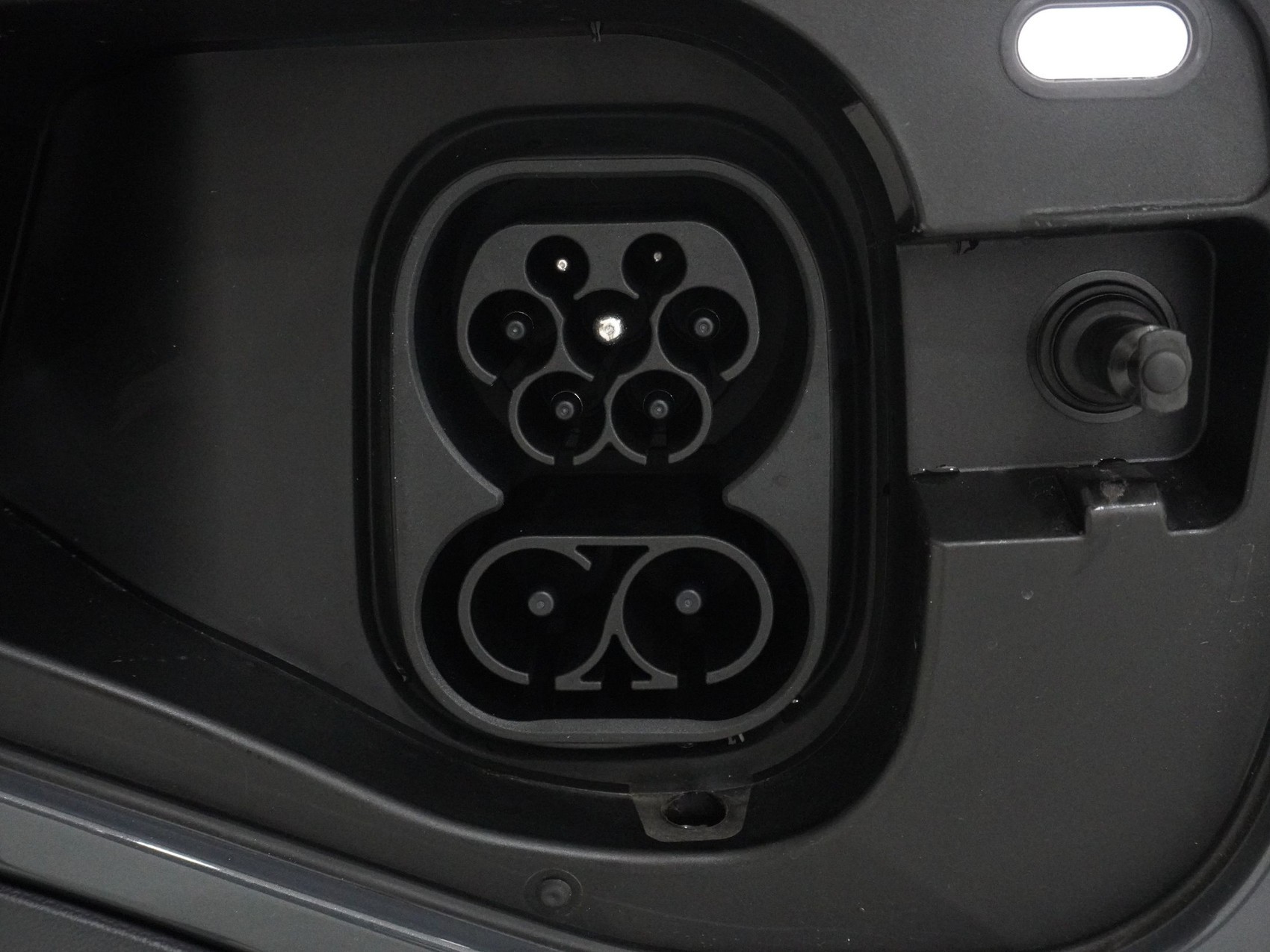 VW PASSAT Variant 1.5 TSI Plug-in-Hybrid R-Line-image-29