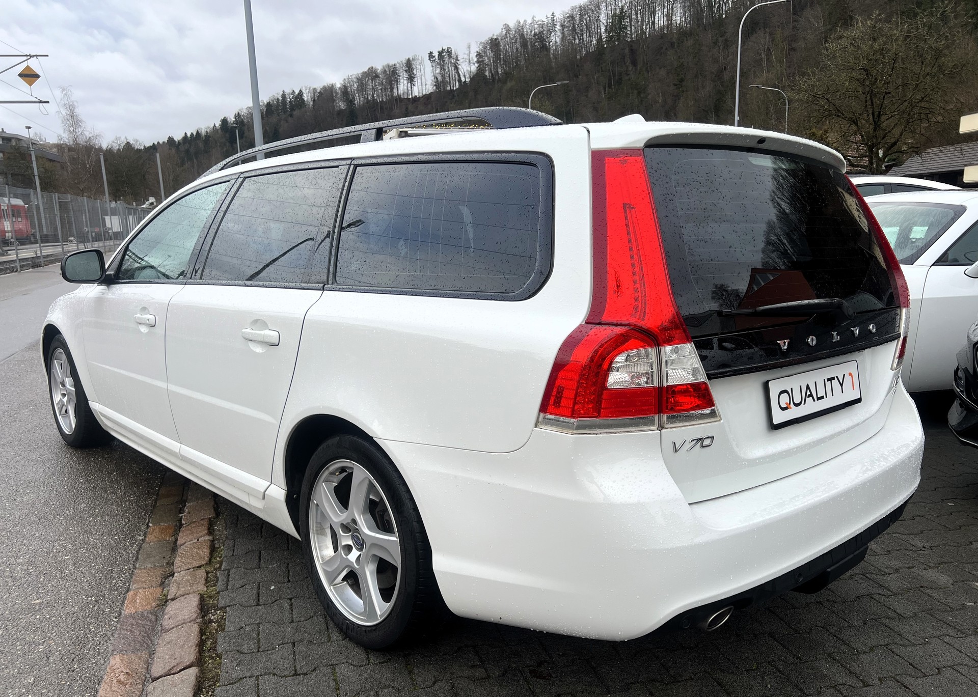 VOLVO V70 D4 AWD Momentum Dynamic Edition Geartronic-showroom-element-2