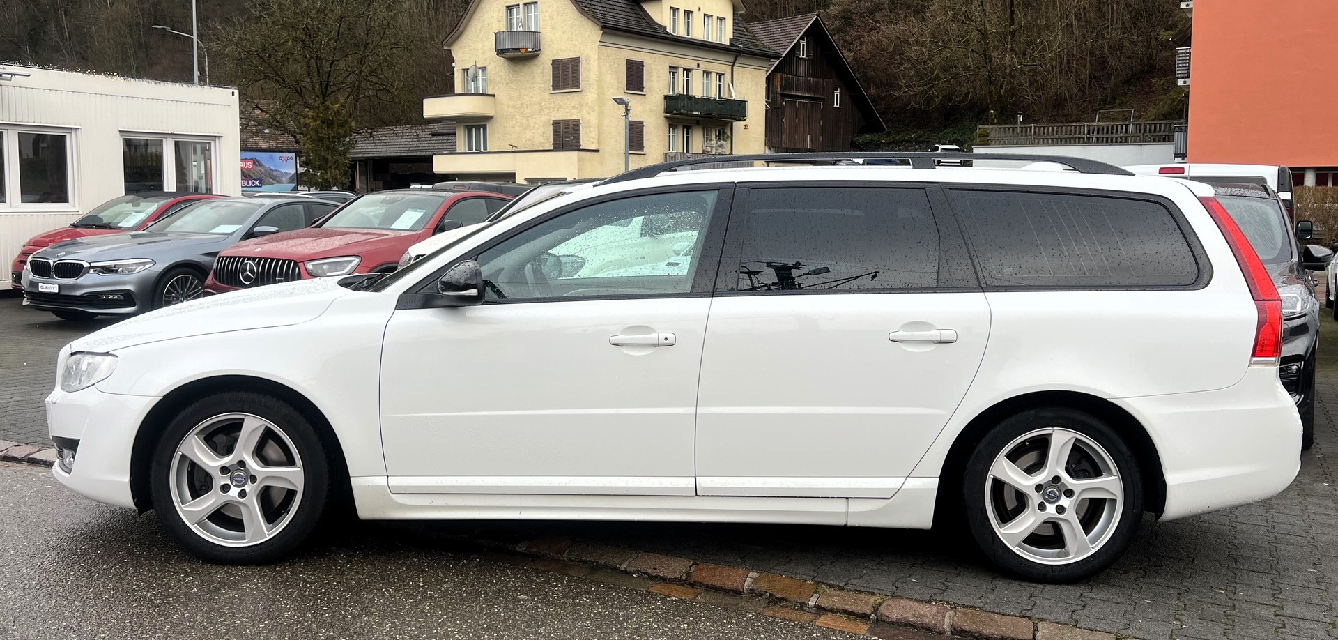 VOLVO V70 D4 AWD Momentum Dynamic Edition Geartronic-showroom-element-1