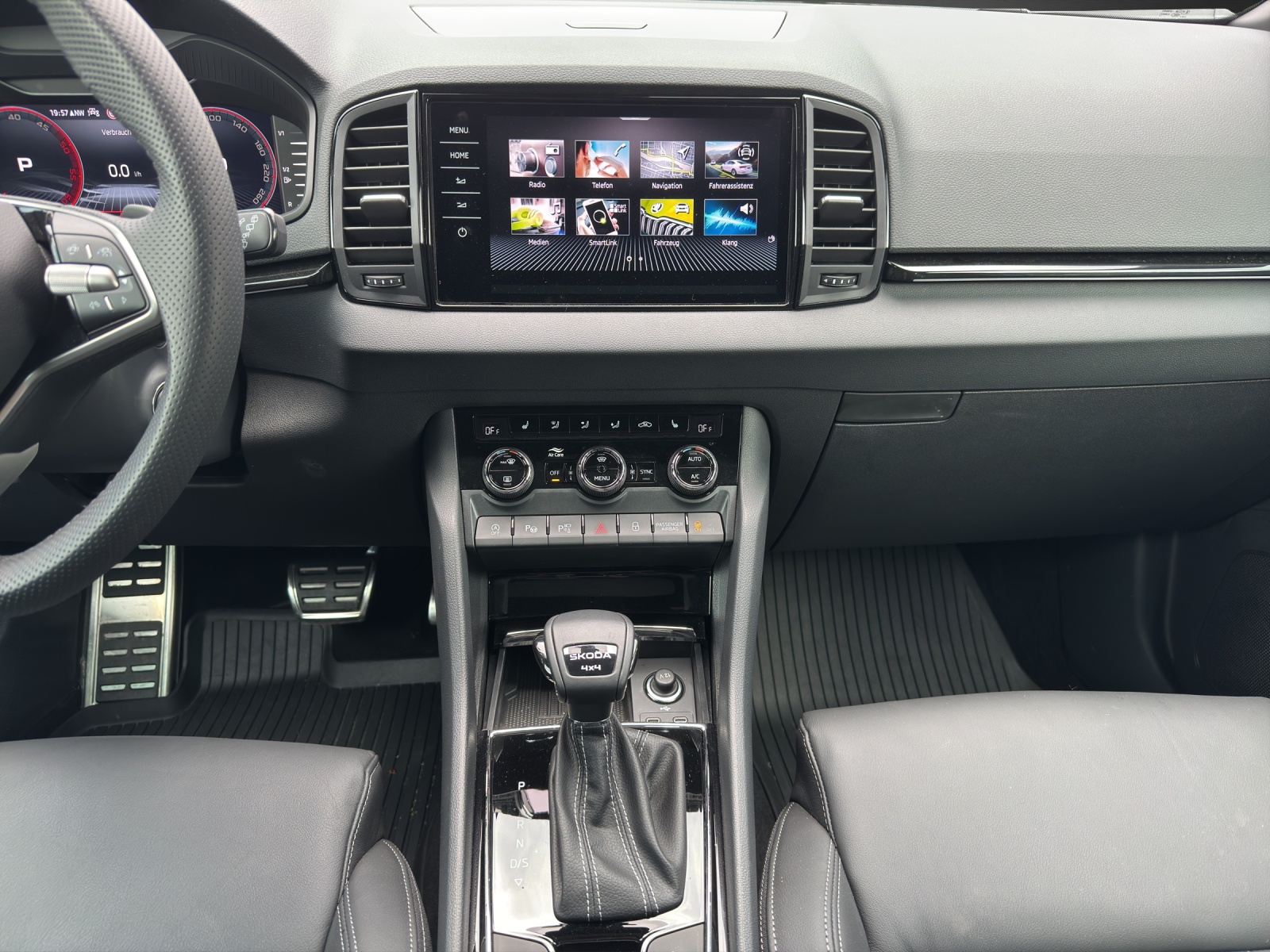 SKODA Karoq 2.0 TDI CR Sport Line 4x4 DSG-image-11