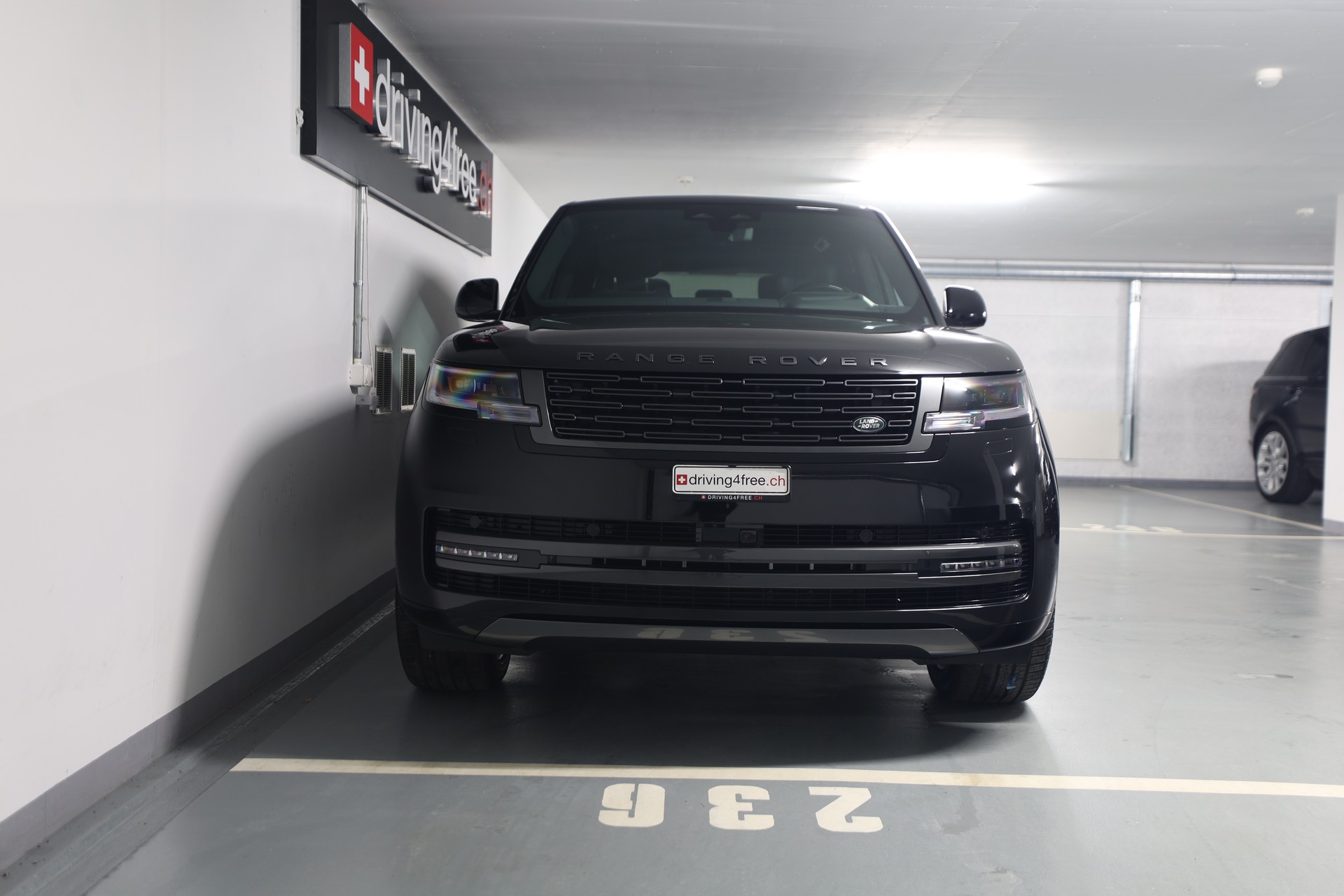 LAND ROVER Range Rover LWB 7PL P400 I6 3.0 MHEV Autobiography Automatic-showroom-element-3