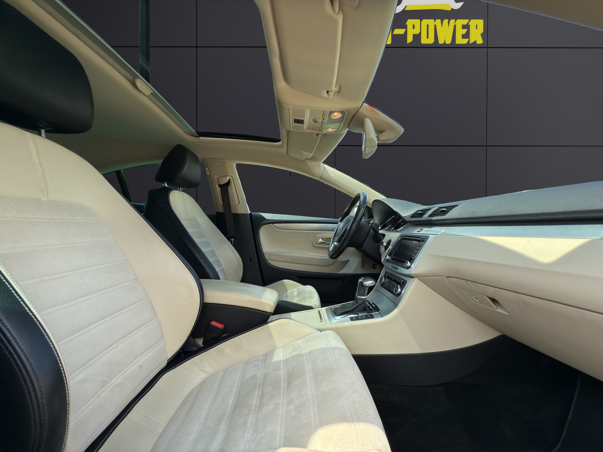 VW Passat CC 2.0D 4M-image-10