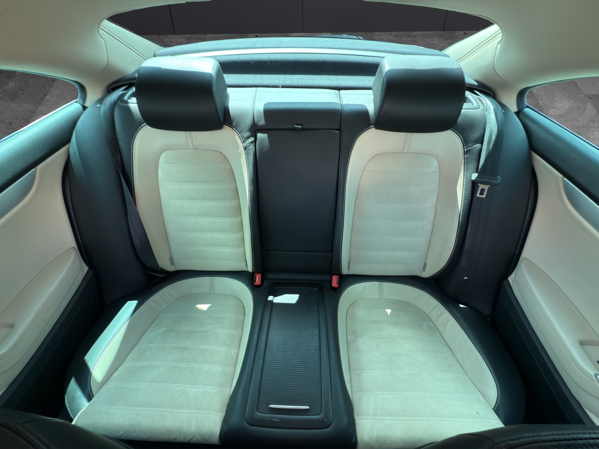 VW Passat CC 2.0D 4M-image-11
