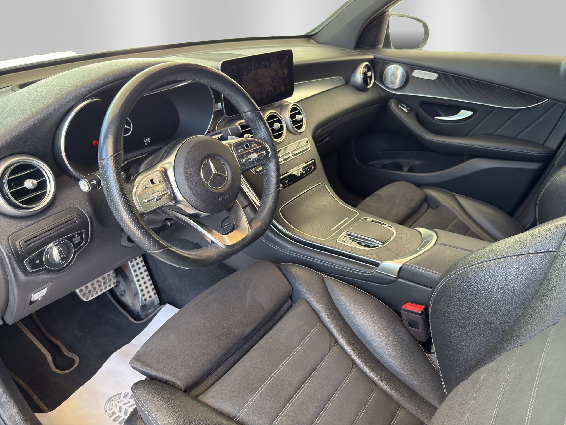 MERCEDES-BENZ GLC Coupé 200 AMG Line 4Matic 9G-Tronic-image-7