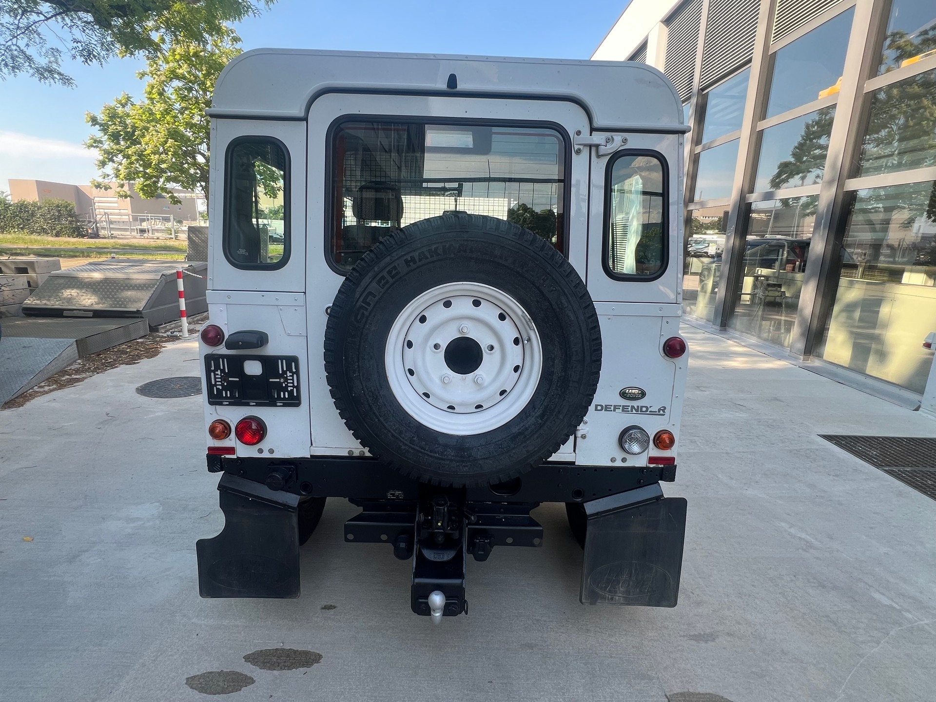 LAND ROVER Defender 90 2.4 Td4 Station Wagon-showroom-element-3