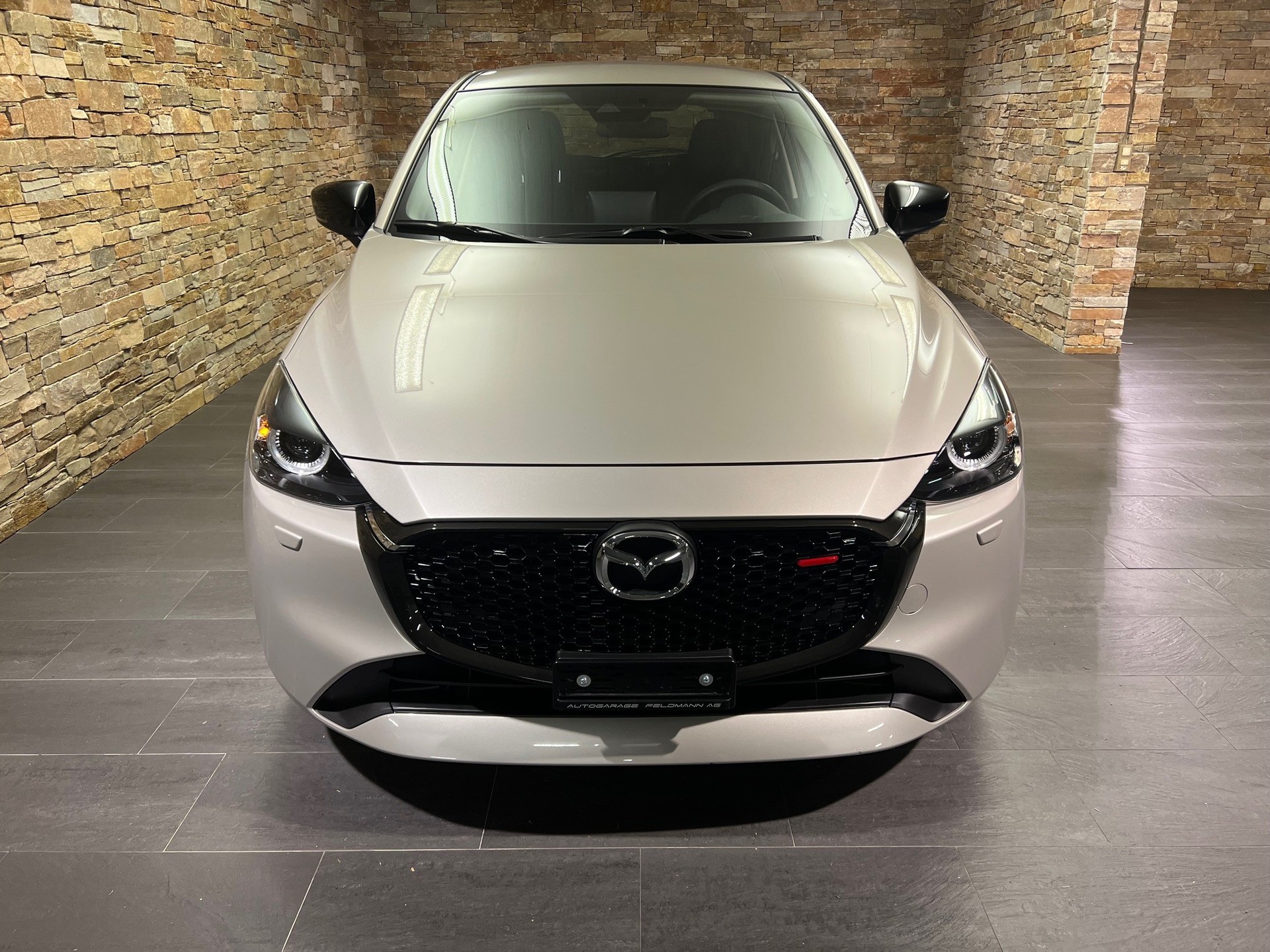 MAZDA 2 SKYACTIV-G 90 Homura Automat-showroom-element-1