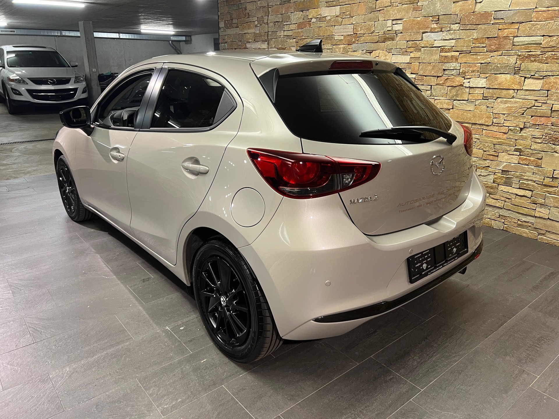 MAZDA 2 SKYACTIV-G 90 Homura Automat-showroom-element-3