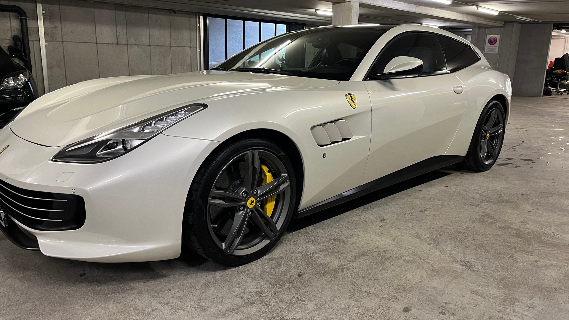FERRARI GTC 4 Lusso-image-1