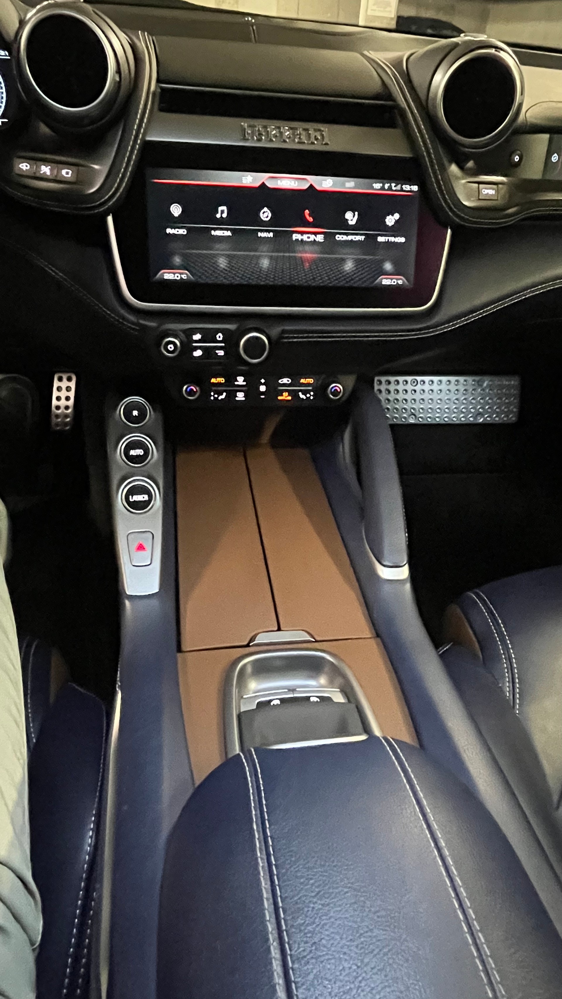 FERRARI GTC 4 Lusso-image-6