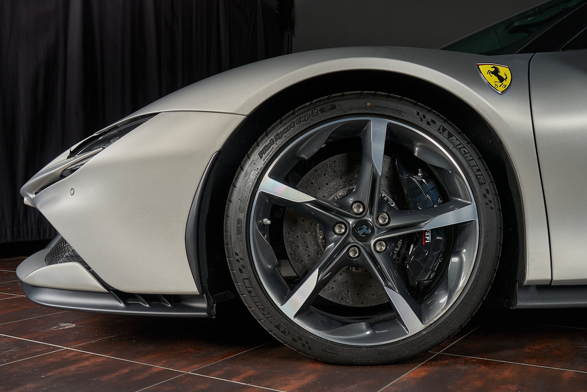 FERRARI SF90 Spider-showroom-element-1