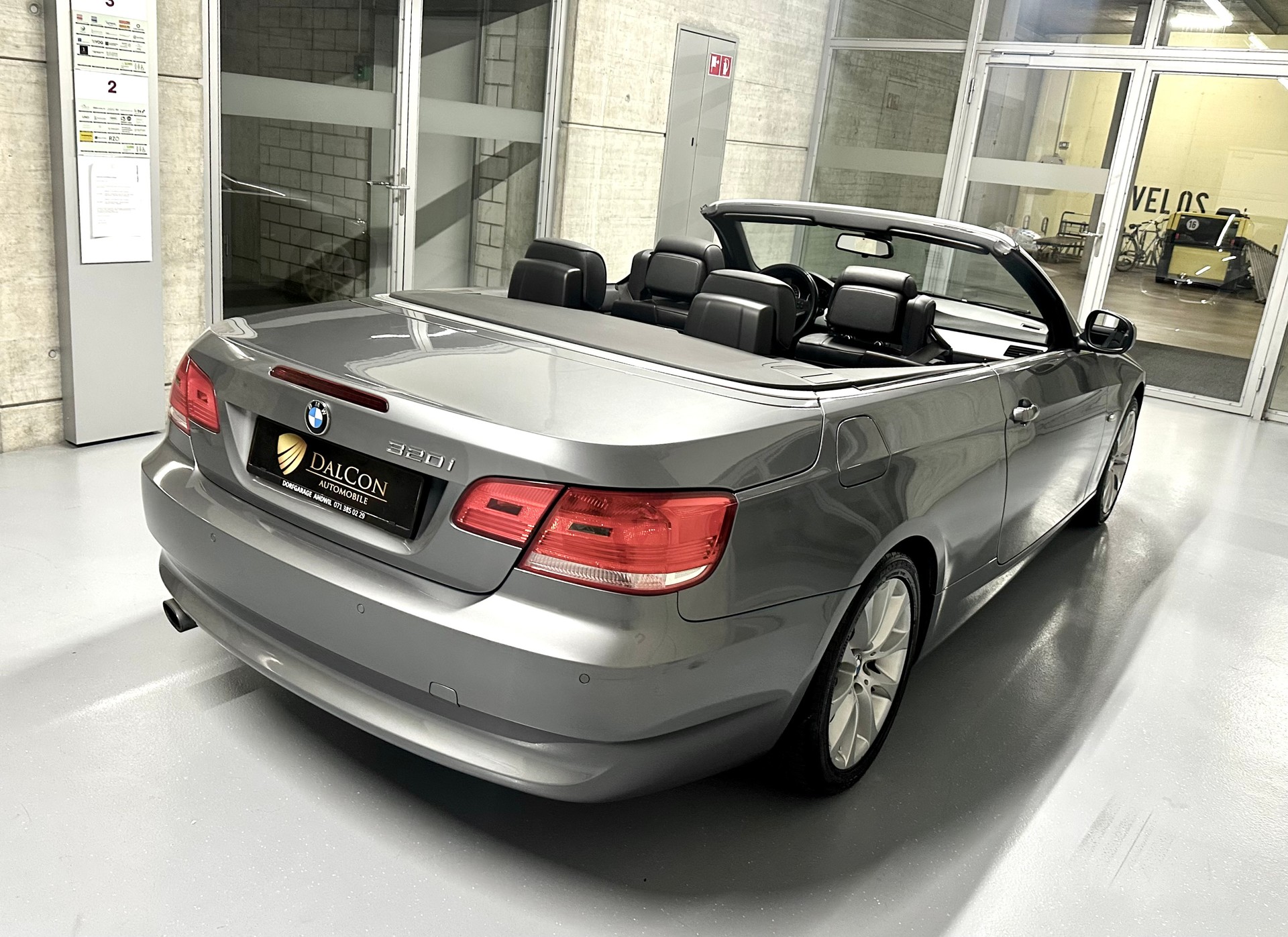 BMW 320i Cabriolet Steptronic-image-8