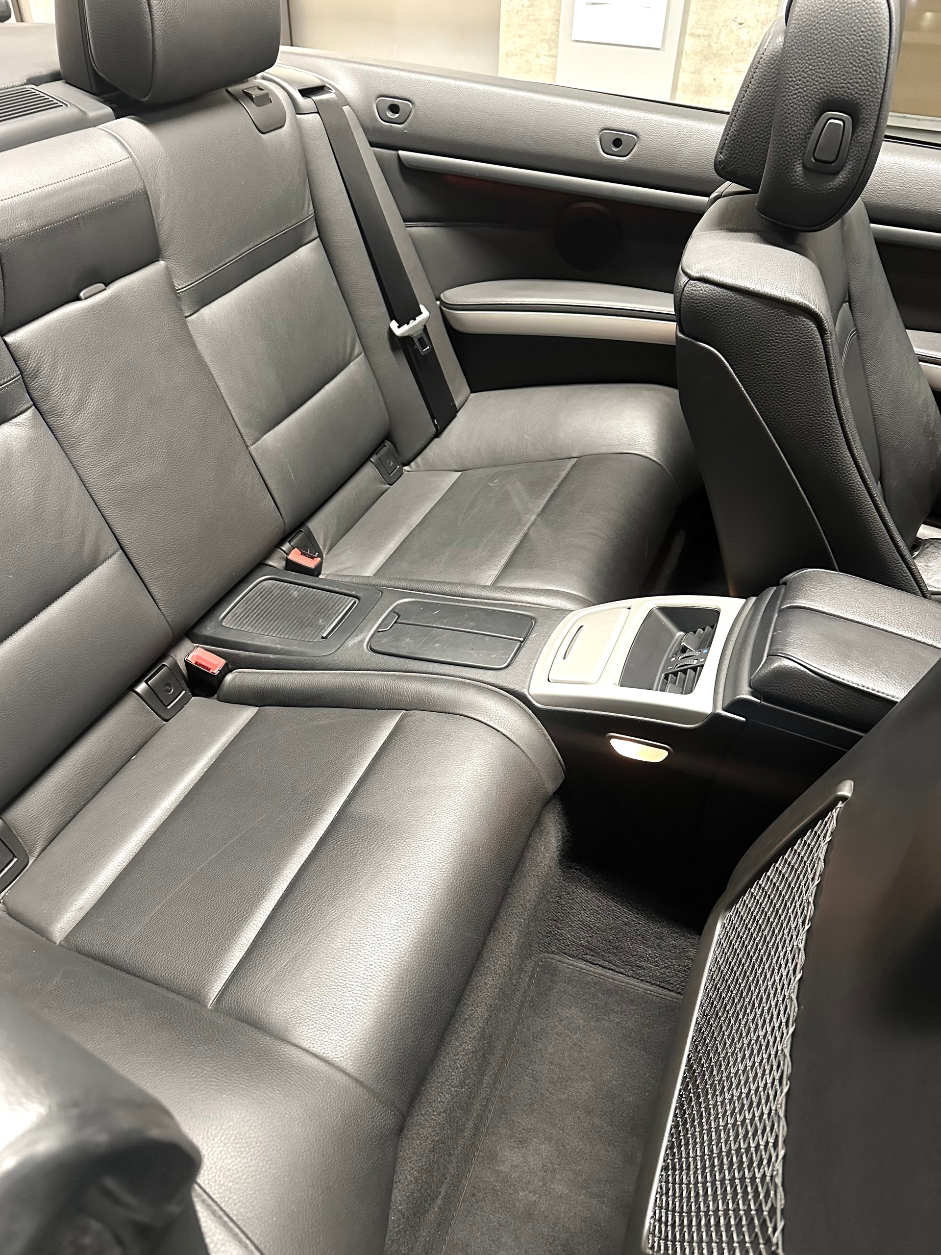 BMW 320i Cabriolet Steptronic-image-14