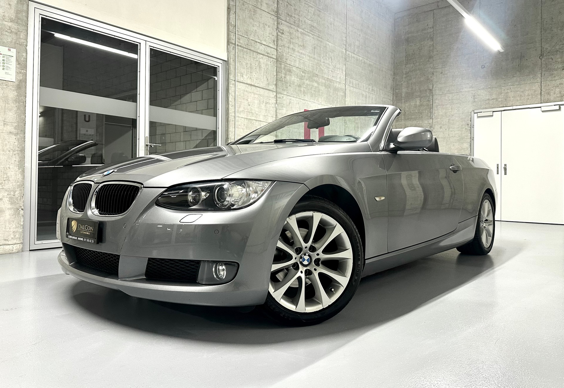 BMW 320i Cabriolet Steptronic-image-1