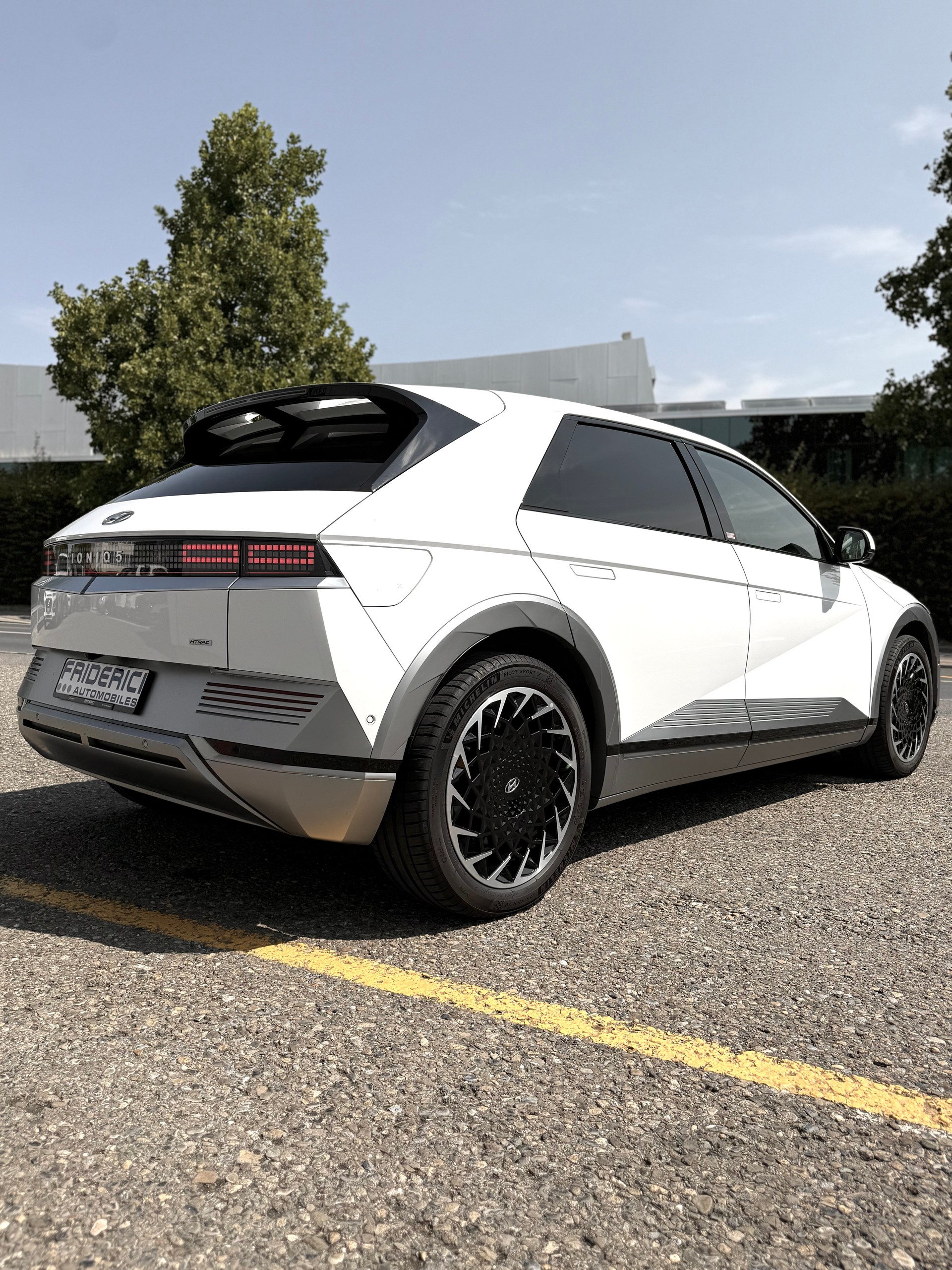 HYUNDAI Ioniq 5 72kWh First Edition 4WD-showroom-element-3