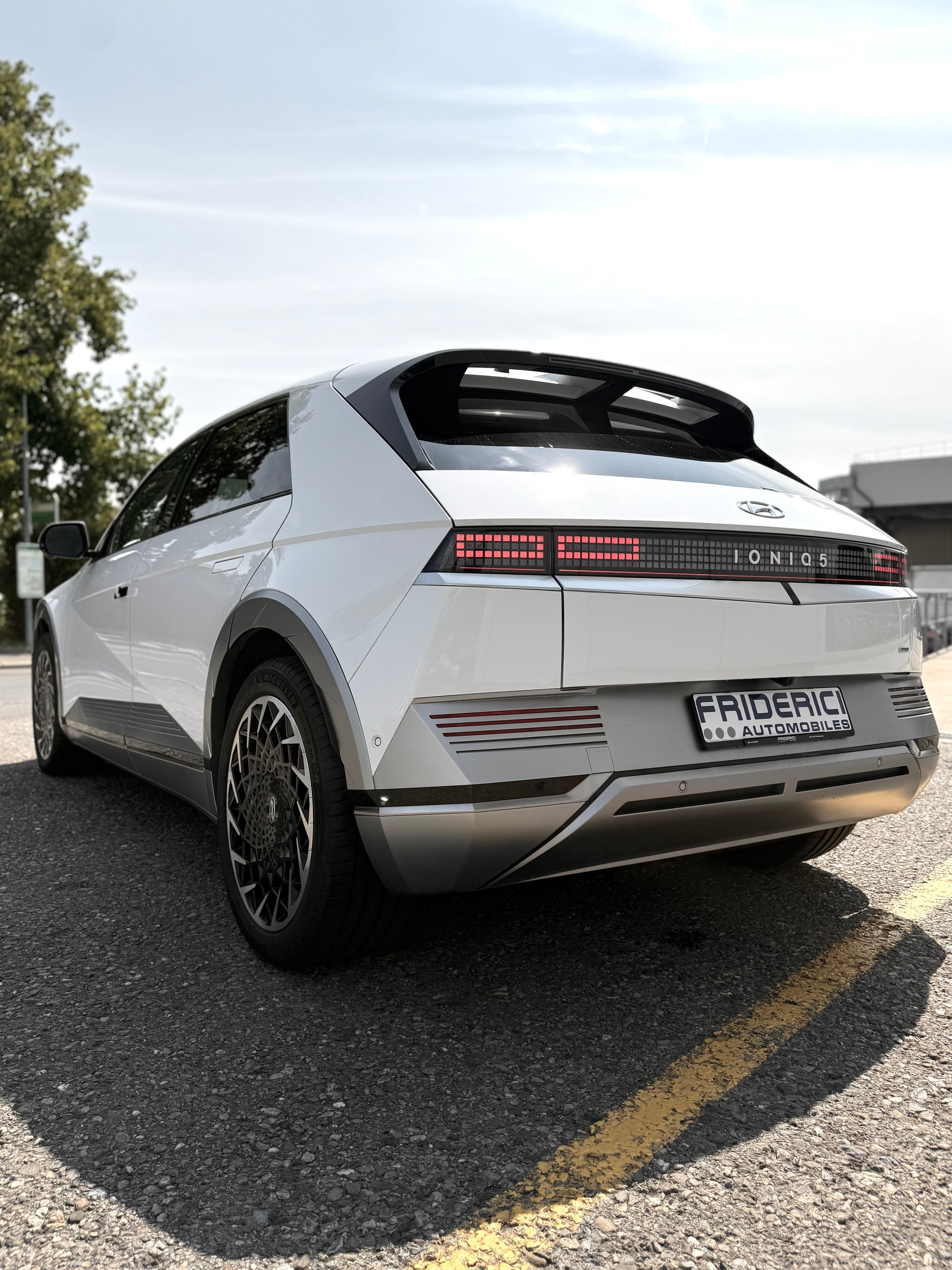 HYUNDAI Ioniq 5 72kWh First Edition 4WD-showroom-element-2