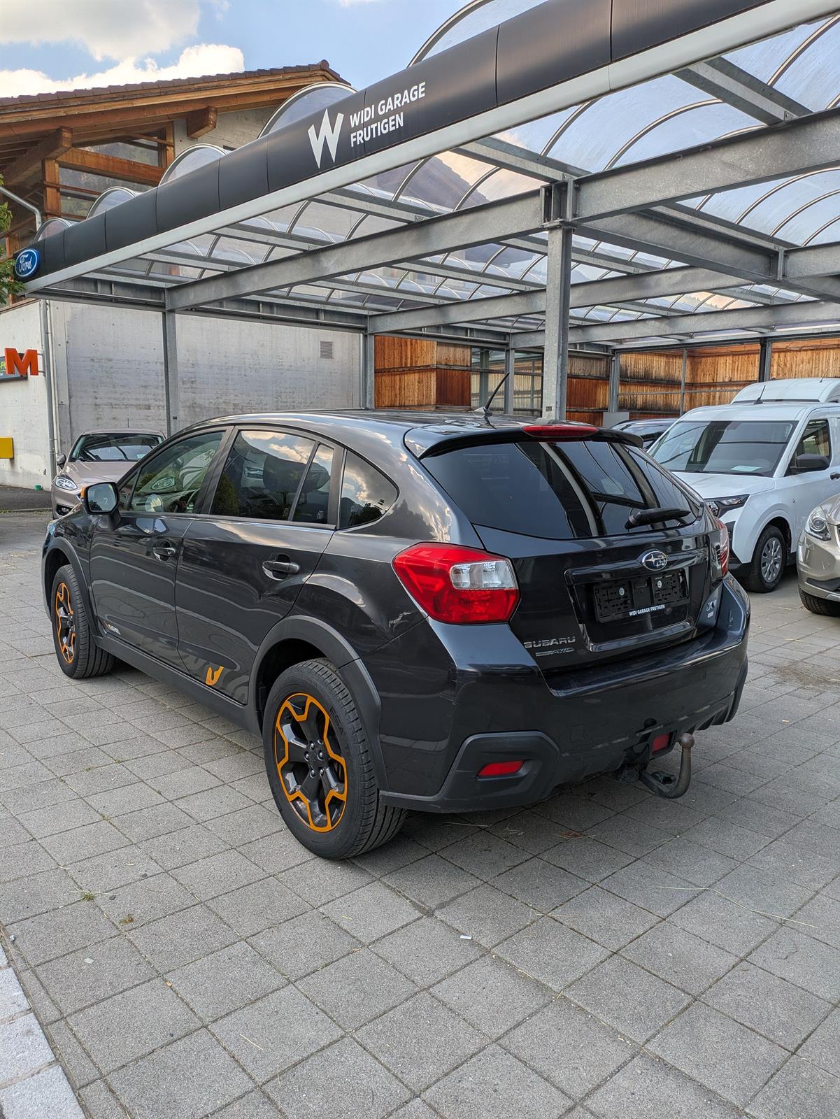 SUBARU XV 2.0i Swiss One-showroom-element-3