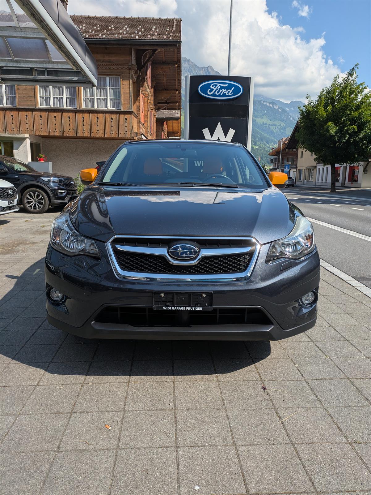 SUBARU XV 2.0i Swiss One-showroom-element-1