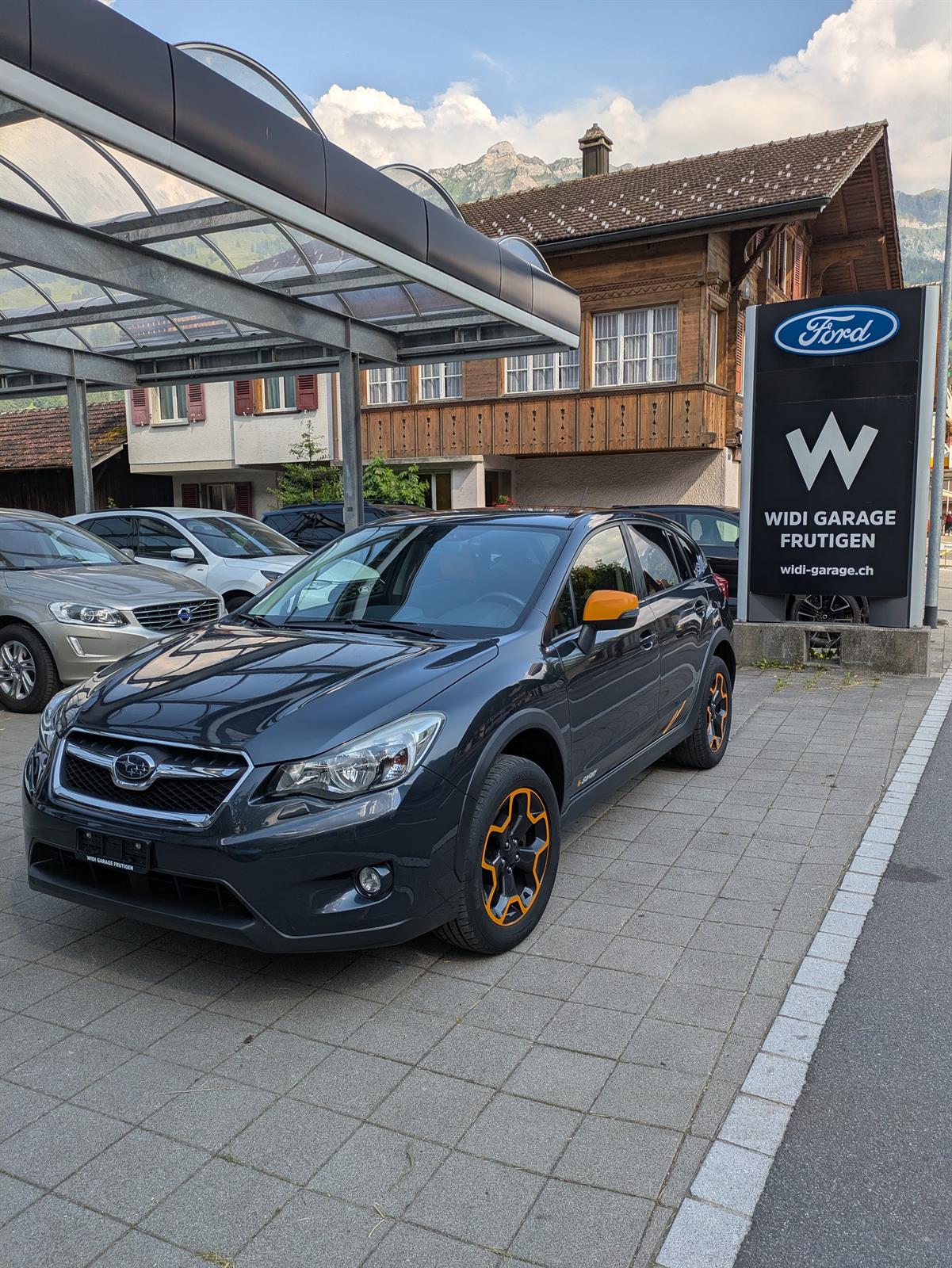 SUBARU XV 2.0i Swiss One-showroom-element-2
